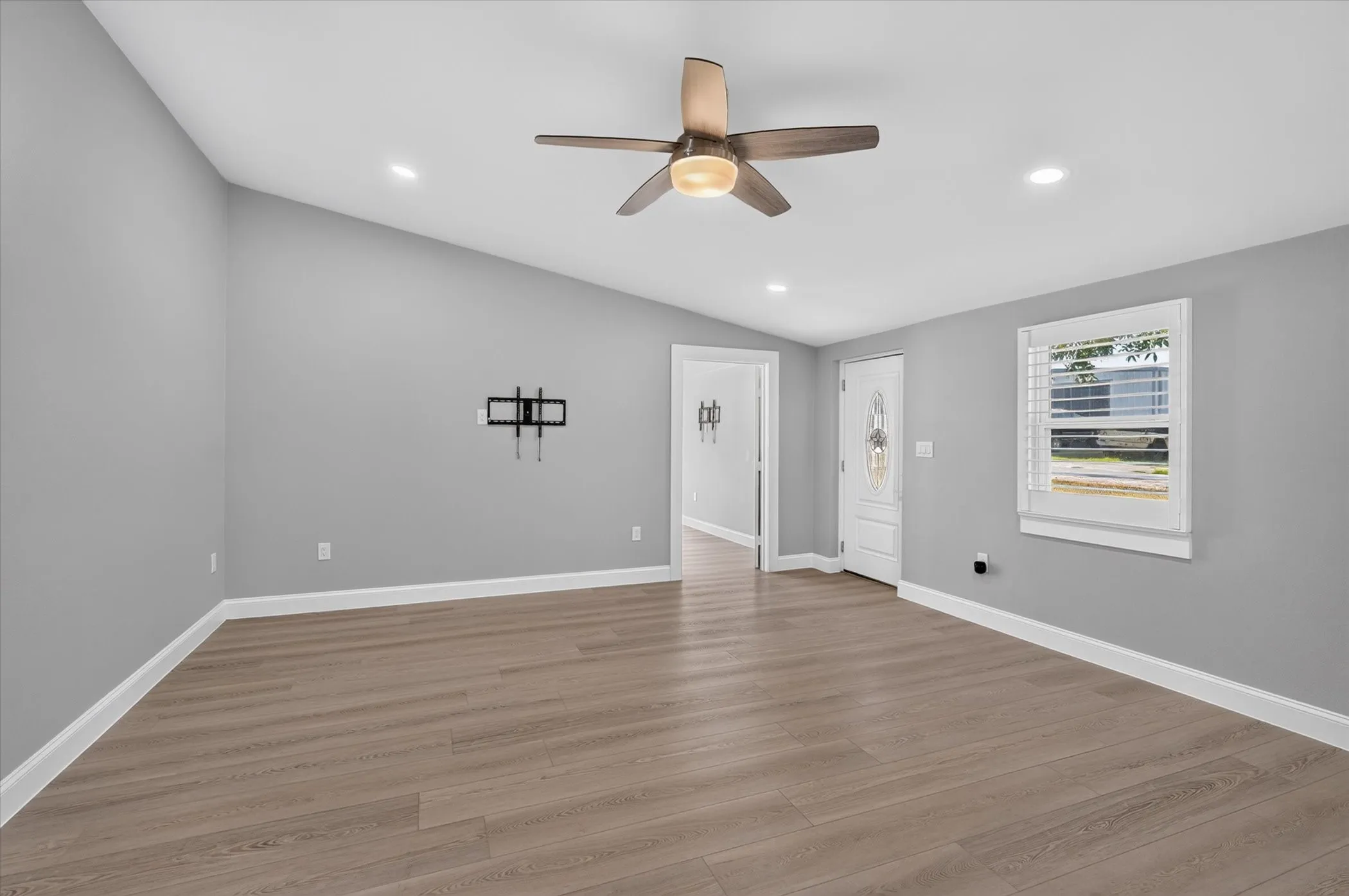 Single Family Residence For Sale in Collin County , 10115 General Bond Court, Mc Kinney, Texas 75071, 3 Bedroom, 2 Bathroom, Garage spaces, 4,628 Sqft, built in 1982, mls#21403525, Real Estate Agent in Mc Kinney, Homes For Sale in Collin county, Homes For Sale in Mc Kinney, Realtor in Mc Kinney Texas, Real Estate Brokerage Independent Realty Texas, Luminita Cordes Realtor