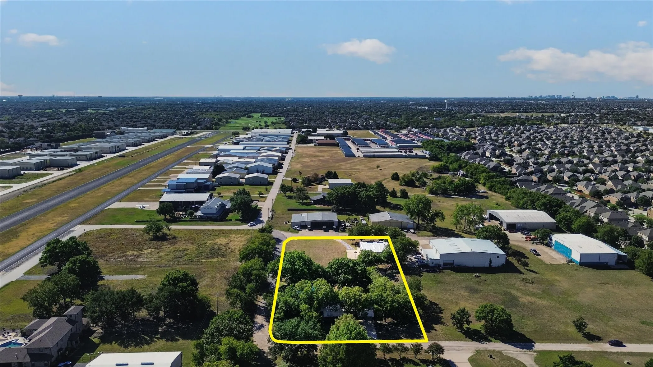 Single Family Residence For Sale in Collin County , 10115 General Bond Court, Mc Kinney, Texas 75071, 3 Bedroom, 2 Bathroom, Garage spaces, 4,628 Sqft, built in 1982, mls#21403525, Real Estate Agent in Mc Kinney, Homes For Sale in Collin county, Homes For Sale in Mc Kinney, Realtor in Mc Kinney Texas, Real Estate Brokerage Independent Realty Texas, Luminita Cordes Realtor