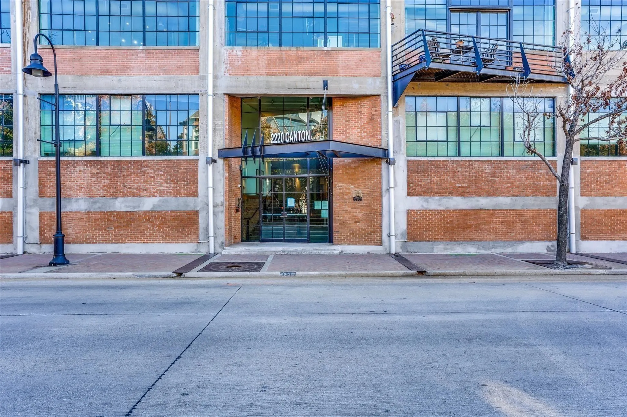 Condominium For Rent in Dallas County , 2220 Canton Street 406, Dallas, Texas 75201, 1 Bedroom, 1 Bathroom, 1 Garage spaces, 1,448 Sqft, built in 1925, mls#21405626, Real Estate Agent in Dallas, Homes For Rent in Dallas county, Homes For Rent in Dallas, Realtor in Dallas Texas, Real Estate Brokerage Independent Realty Texas, Luminita Cordes Realtor