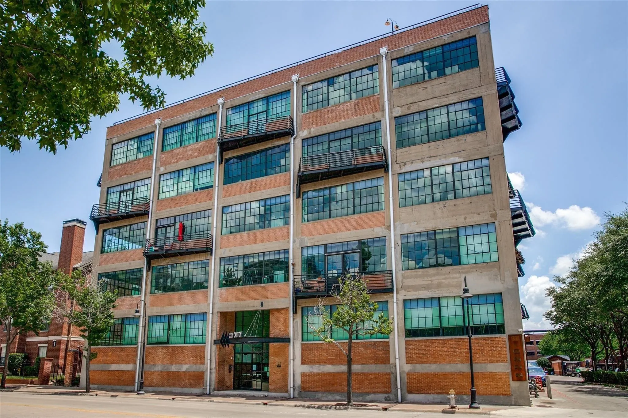 Condominium For Rent in Dallas County , 2220 Canton Street 406, Dallas, Texas 75201, 1 Bedroom, 1 Bathroom, 1 Garage spaces, 1,448 Sqft, built in 1925, mls#21405626, Real Estate Agent in Dallas, Homes For Rent in Dallas county, Homes For Rent in Dallas, Realtor in Dallas Texas, Real Estate Brokerage Independent Realty Texas, Luminita Cordes Realtor