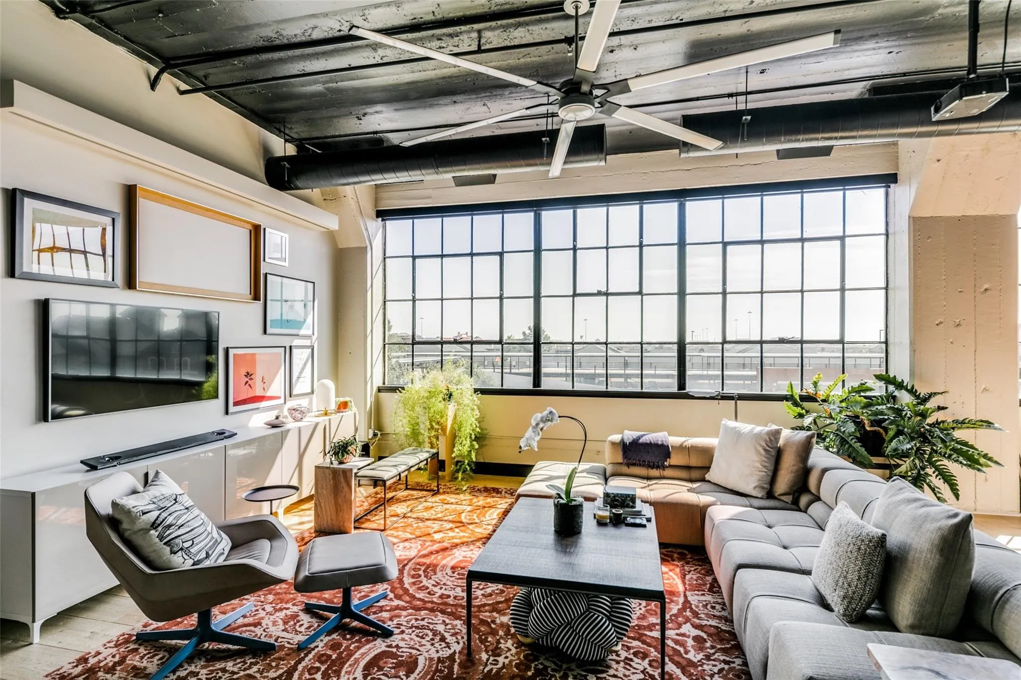 Condominium For Rent in Dallas County , 2220 Canton Street 406, Dallas, Texas 75201, 1 Bedroom, 1 Bathroom, 1 Garage spaces, 1,448 Sqft, built in 1925, mls#21405626, Real Estate Agent in Dallas, Homes For Rent in Dallas county, Homes For Rent in Dallas, Realtor in Dallas Texas, Real Estate Brokerage Independent Realty Texas, Luminita Cordes Realtor
