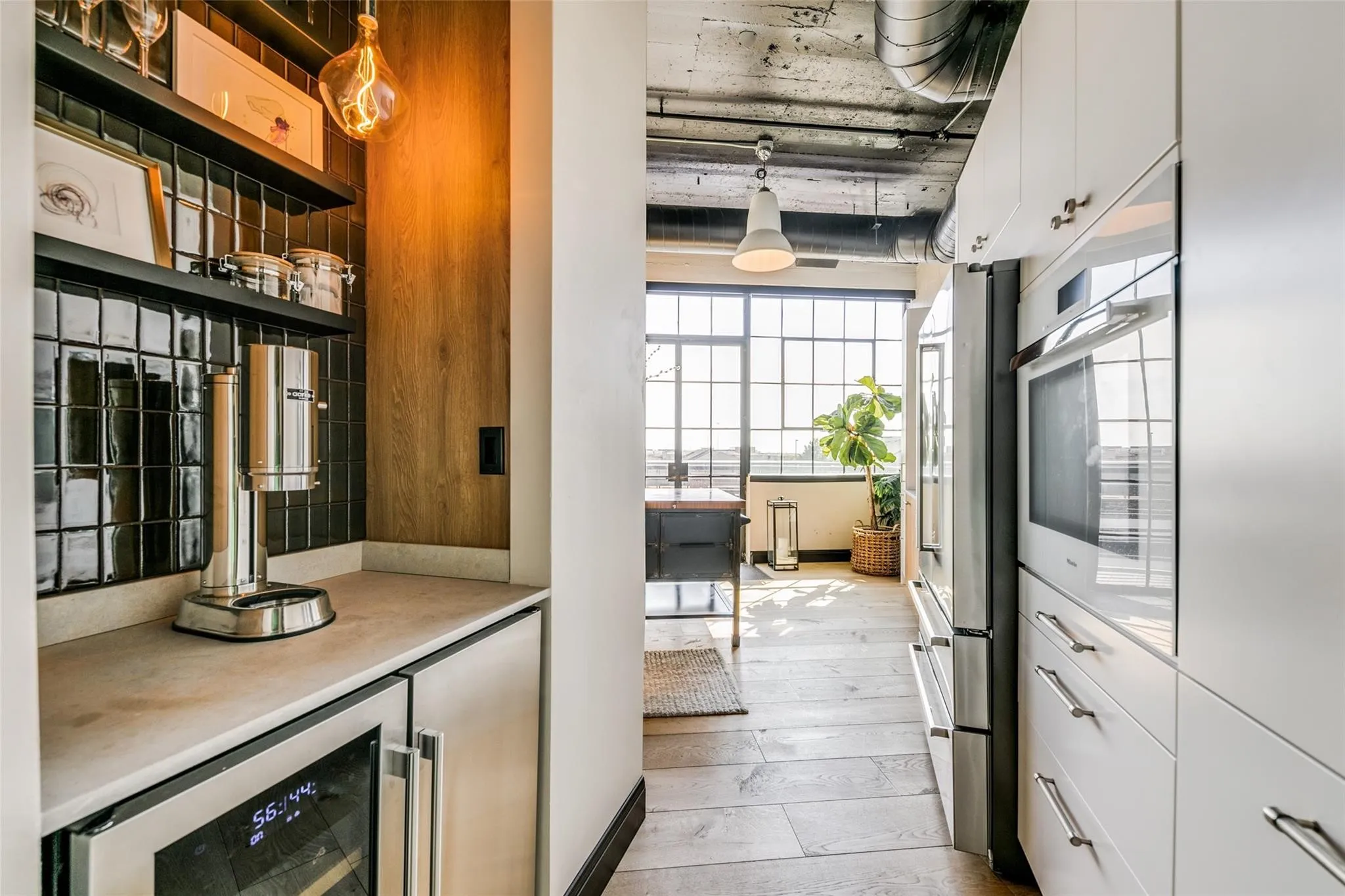 Condominium For Rent in Dallas County , 2220 Canton Street 406, Dallas, Texas 75201, 1 Bedroom, 1 Bathroom, 1 Garage spaces, 1,448 Sqft, built in 1925, mls#21405626, Real Estate Agent in Dallas, Homes For Rent in Dallas county, Homes For Rent in Dallas, Realtor in Dallas Texas, Real Estate Brokerage Independent Realty Texas, Luminita Cordes Realtor