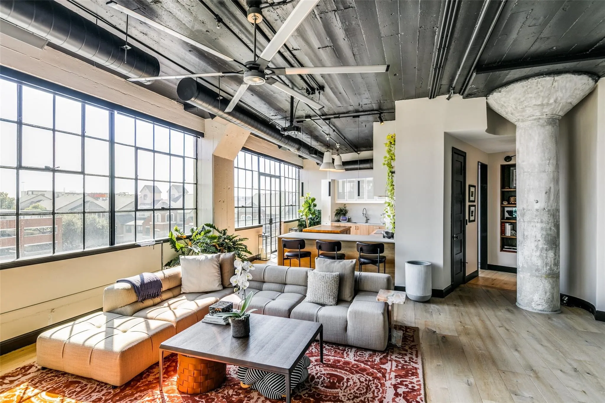 Condominium For Rent in Dallas County , 2220 Canton Street 406, Dallas, Texas 75201, 1 Bedroom, 1 Bathroom, 1 Garage spaces, 1,448 Sqft, built in 1925, mls#21405626, Real Estate Agent in Dallas, Homes For Rent in Dallas county, Homes For Rent in Dallas, Realtor in Dallas Texas, Real Estate Brokerage Independent Realty Texas, Luminita Cordes Realtor