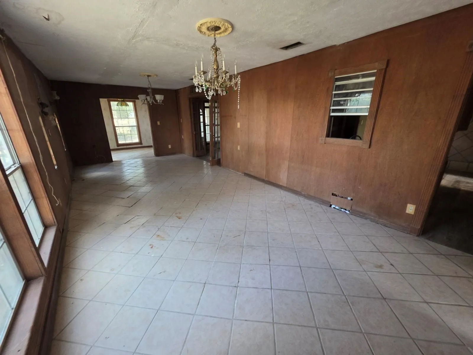 Single Family Residence For Sale in Hopkins County , 1917 County Road 1144, Miller Grove, Texas 75472, 2 Bedroom, 2 Bathroom, Garage spaces, 1,503 Sqft, built in 1930, mls#21405699, Real Estate Agent in Miller Grove, Homes For Sale in Hopkins county, Homes For Sale in Miller Grove, Realtor in Miller Grove Texas, Real Estate Brokerage Independent Realty Texas, Luminita Cordes Realtor