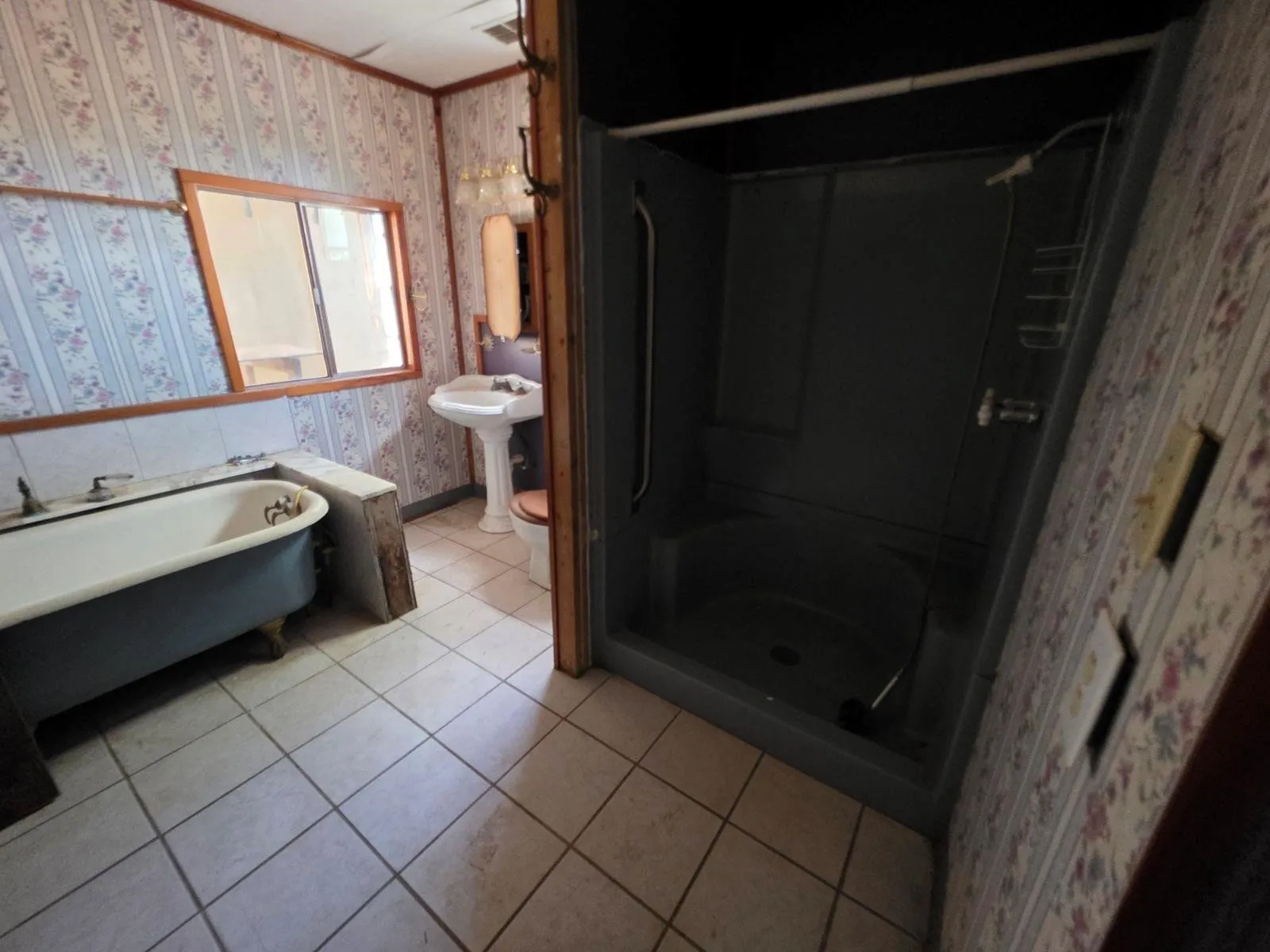 Single Family Residence For Sale in Hopkins County , 1917 County Road 1144, Miller Grove, Texas 75472, 2 Bedroom, 2 Bathroom, Garage spaces, 1,503 Sqft, built in 1930, mls#21405699, Real Estate Agent in Miller Grove, Homes For Sale in Hopkins county, Homes For Sale in Miller Grove, Realtor in Miller Grove Texas, Real Estate Brokerage Independent Realty Texas, Luminita Cordes Realtor