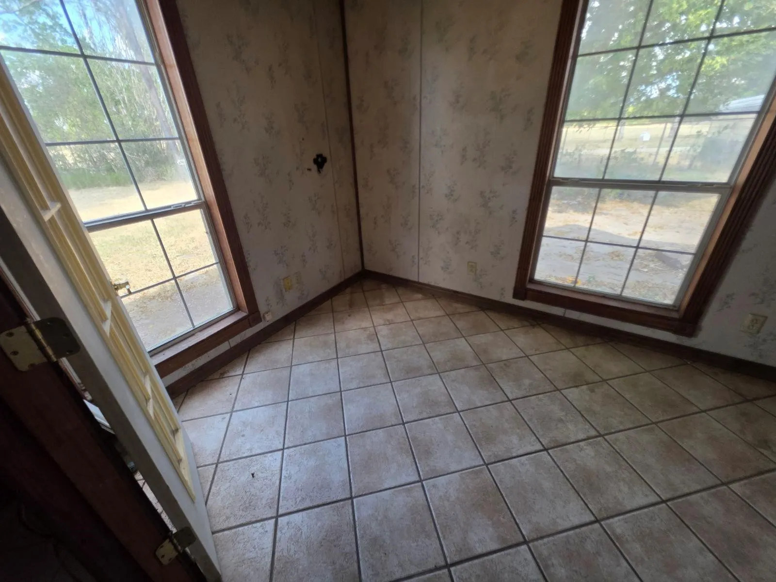 Single Family Residence For Sale in Hopkins County , 1917 County Road 1144, Miller Grove, Texas 75472, 2 Bedroom, 2 Bathroom, Garage spaces, 1,503 Sqft, built in 1930, mls#21405699, Real Estate Agent in Miller Grove, Homes For Sale in Hopkins county, Homes For Sale in Miller Grove, Realtor in Miller Grove Texas, Real Estate Brokerage Independent Realty Texas, Luminita Cordes Realtor