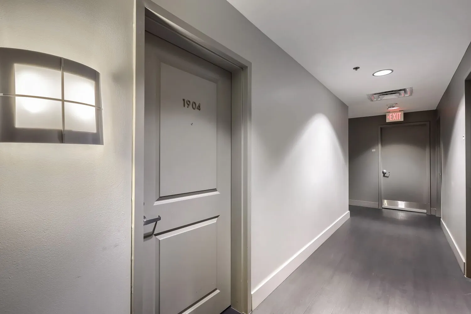 Condominium For Sale in Dallas County , 1200 Main Street 1904, Dallas, Texas 75202, 1 Bedroom, 2 Bathroom, 1 Garage spaces, 1,169 Sqft, built in 1974, mls#21404634, Real Estate Agent in Dallas, Homes For Sale in Dallas county, Homes For Sale in Dallas, Realtor in Dallas Texas, Real Estate Brokerage Independent Realty Texas, Luminita Cordes Realtor