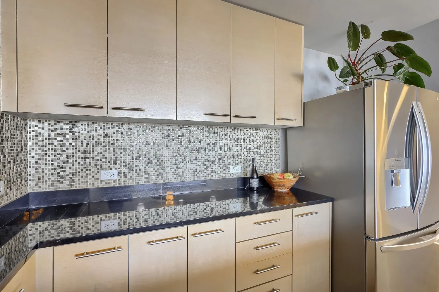 Condominium For Sale in Dallas County , 1200 Main Street 1904, Dallas, Texas 75202, 1 Bedroom, 2 Bathroom, 1 Garage spaces, 1,169 Sqft, built in 1974, mls#21404634, Real Estate Agent in Dallas, Homes For Sale in Dallas county, Homes For Sale in Dallas, Realtor in Dallas Texas, Real Estate Brokerage Independent Realty Texas, Luminita Cordes Realtor