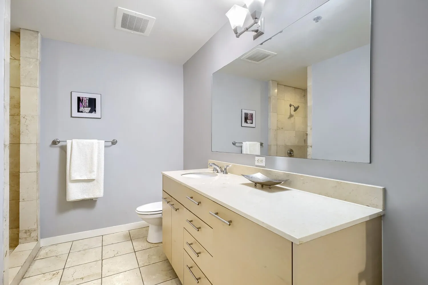 Condominium For Sale in Dallas County , 1200 Main Street 1904, Dallas, Texas 75202, 1 Bedroom, 2 Bathroom, 1 Garage spaces, 1,169 Sqft, built in 1974, mls#21404634, Real Estate Agent in Dallas, Homes For Sale in Dallas county, Homes For Sale in Dallas, Realtor in Dallas Texas, Real Estate Brokerage Independent Realty Texas, Luminita Cordes Realtor
