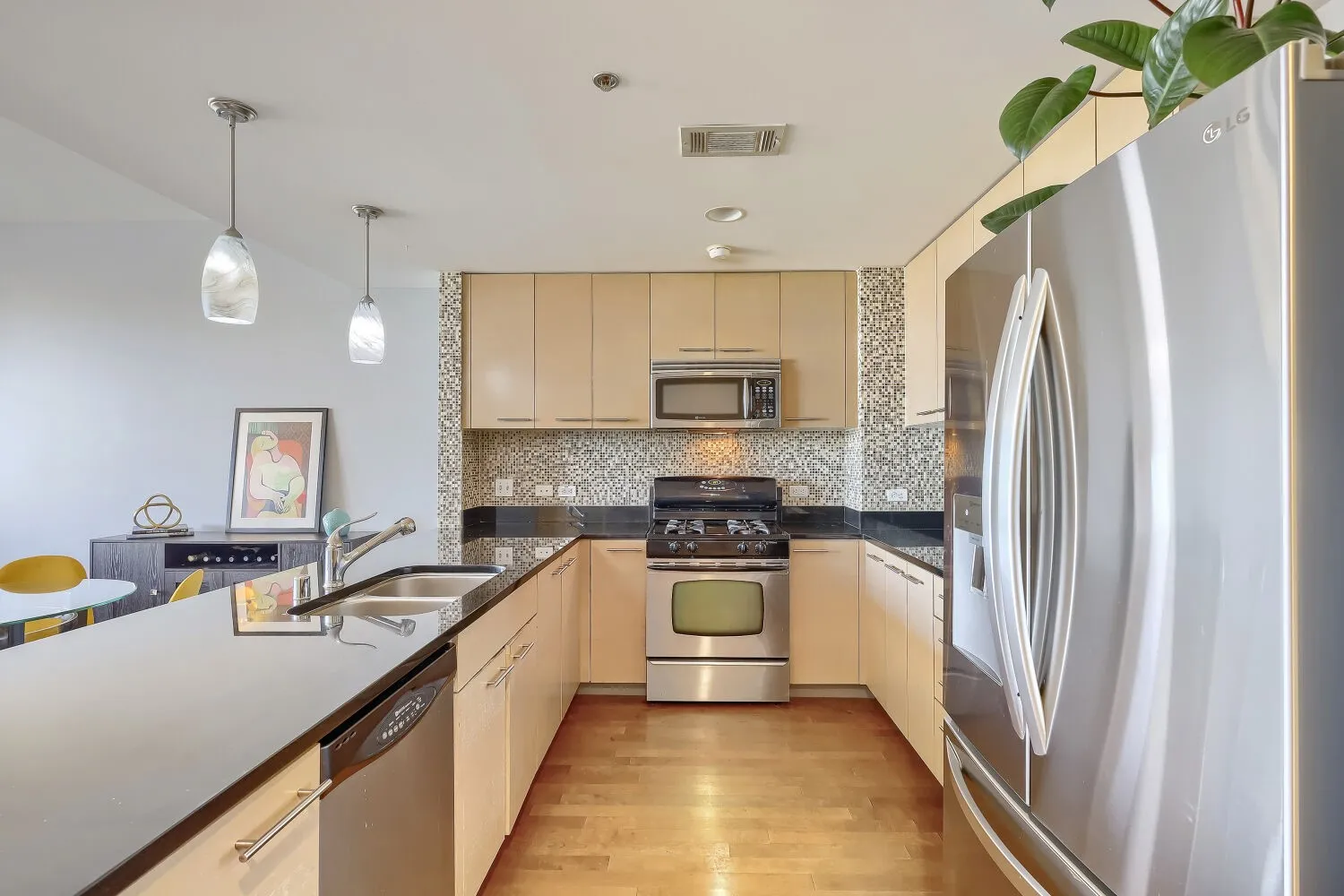 Condominium For Sale in Dallas County , 1200 Main Street 1904, Dallas, Texas 75202, 1 Bedroom, 2 Bathroom, 1 Garage spaces, 1,169 Sqft, built in 1974, mls#21404634, Real Estate Agent in Dallas, Homes For Sale in Dallas county, Homes For Sale in Dallas, Realtor in Dallas Texas, Real Estate Brokerage Independent Realty Texas, Luminita Cordes Realtor