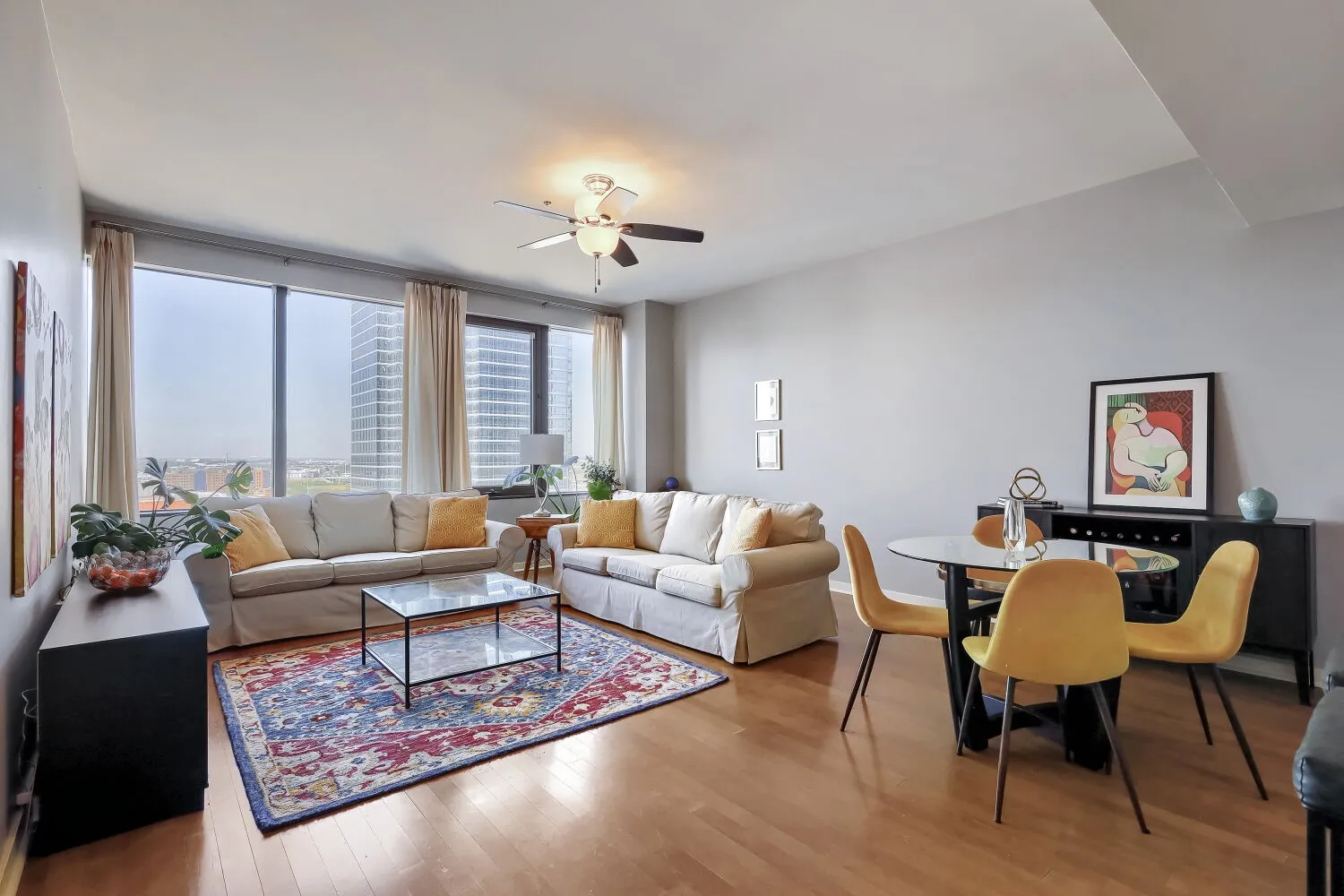 Condominium For Sale in Dallas County , 1200 Main Street 1904, Dallas, Texas 75202, 1 Bedroom, 2 Bathroom, 1 Garage spaces, 1,169 Sqft, built in 1974, mls#21404634, Real Estate Agent in Dallas, Homes For Sale in Dallas county, Homes For Sale in Dallas, Realtor in Dallas Texas, Real Estate Brokerage Independent Realty Texas, Luminita Cordes Realtor