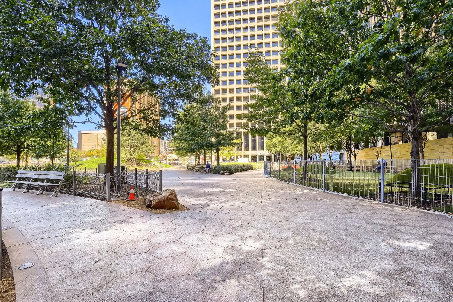 Condominium For Sale in Dallas County , 1200 Main Street 1904, Dallas, Texas 75202, 1 Bedroom, 2 Bathroom, 1 Garage spaces, 1,169 Sqft, built in 1974, mls#21404634, Real Estate Agent in Dallas, Homes For Sale in Dallas county, Homes For Sale in Dallas, Realtor in Dallas Texas, Real Estate Brokerage Independent Realty Texas, Luminita Cordes Realtor