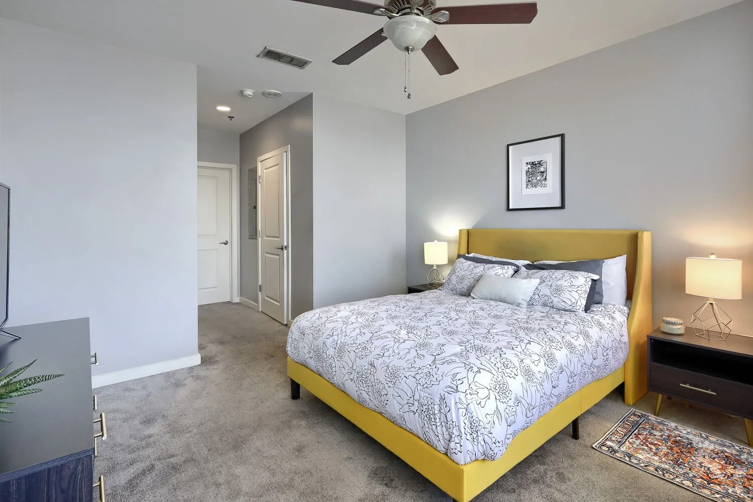 Condominium For Sale in Dallas County , 1200 Main Street 1904, Dallas, Texas 75202, 1 Bedroom, 2 Bathroom, 1 Garage spaces, 1,169 Sqft, built in 1974, mls#21404634, Real Estate Agent in Dallas, Homes For Sale in Dallas county, Homes For Sale in Dallas, Realtor in Dallas Texas, Real Estate Brokerage Independent Realty Texas, Luminita Cordes Realtor