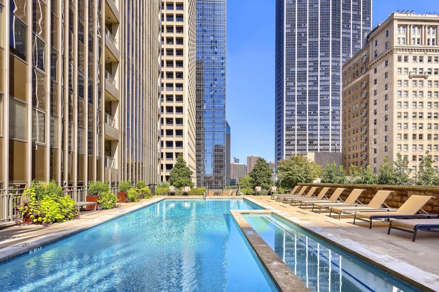 Condominium For Sale in Dallas County , 1200 Main Street 1904, Dallas, Texas 75202, 1 Bedroom, 2 Bathroom, 1 Garage spaces, 1,169 Sqft, built in 1974, mls#21404634, Real Estate Agent in Dallas, Homes For Sale in Dallas county, Homes For Sale in Dallas, Realtor in Dallas Texas, Real Estate Brokerage Independent Realty Texas, Luminita Cordes Realtor