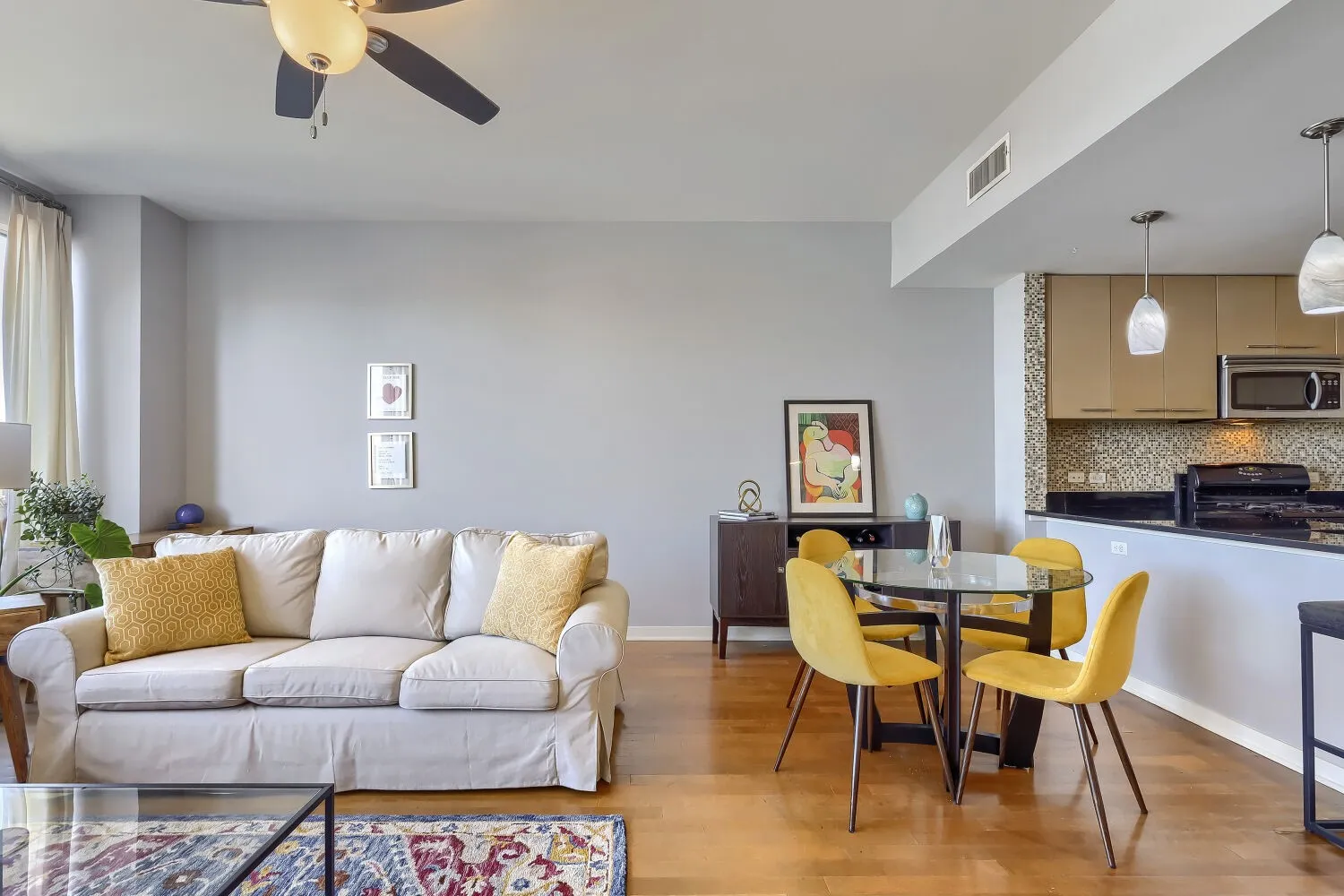 Condominium For Sale in Dallas County , 1200 Main Street 1904, Dallas, Texas 75202, 1 Bedroom, 2 Bathroom, 1 Garage spaces, 1,169 Sqft, built in 1974, mls#21404634, Real Estate Agent in Dallas, Homes For Sale in Dallas county, Homes For Sale in Dallas, Realtor in Dallas Texas, Real Estate Brokerage Independent Realty Texas, Luminita Cordes Realtor