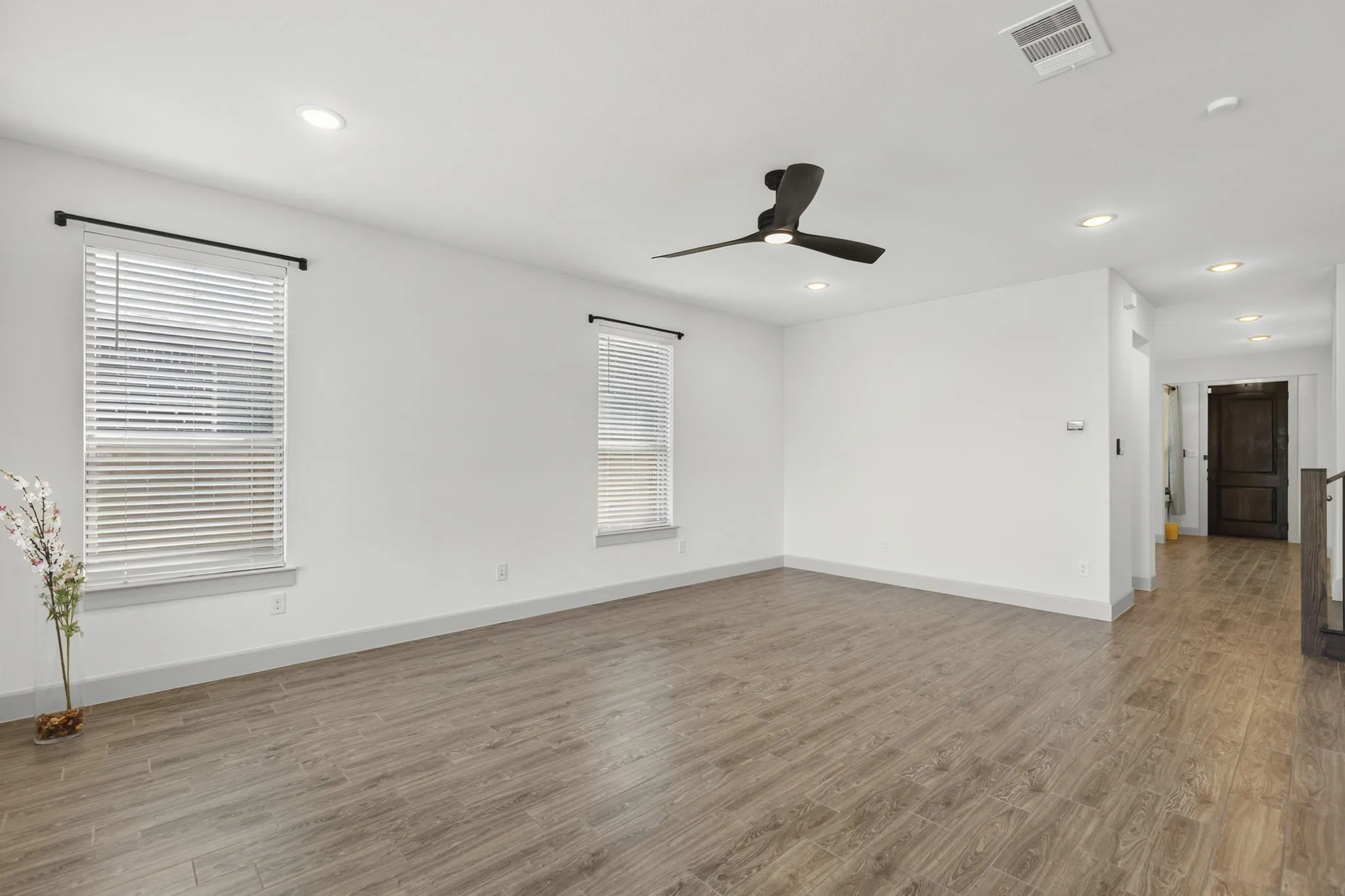 Single Family Residence For Sale in Collin County , 5817 Liberty Hill Drive, Mc Kinney, Texas 75070, 3 Bedroom, 3 Bathroom, 2 Garage spaces, 2,516 Sqft, built in 2019, mls#21405665, Real Estate Agent in Mc Kinney, Homes For Sale in Collin county, Homes For Sale in Mc Kinney, Realtor in Mc Kinney Texas, Real Estate Brokerage Independent Realty Texas, Luminita Cordes Realtor