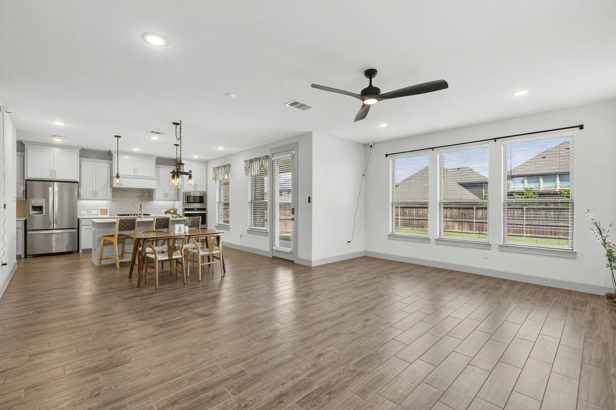 Single Family Residence For Sale in Collin County , 5817 Liberty Hill Drive, Mc Kinney, Texas 75070, 3 Bedroom, 3 Bathroom, 2 Garage spaces, 2,516 Sqft, built in 2019, mls#21405665, Real Estate Agent in Mc Kinney, Homes For Sale in Collin county, Homes For Sale in Mc Kinney, Realtor in Mc Kinney Texas, Real Estate Brokerage Independent Realty Texas, Luminita Cordes Realtor