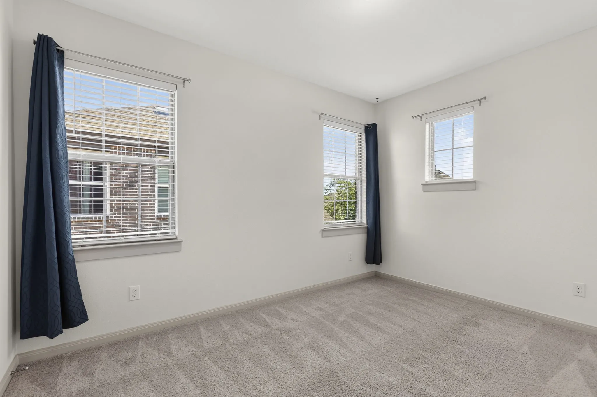 Single Family Residence For Sale in Collin County , 5817 Liberty Hill Drive, Mc Kinney, Texas 75070, 3 Bedroom, 3 Bathroom, 2 Garage spaces, 2,516 Sqft, built in 2019, mls#21405665, Real Estate Agent in Mc Kinney, Homes For Sale in Collin county, Homes For Sale in Mc Kinney, Realtor in Mc Kinney Texas, Real Estate Brokerage Independent Realty Texas, Luminita Cordes Realtor