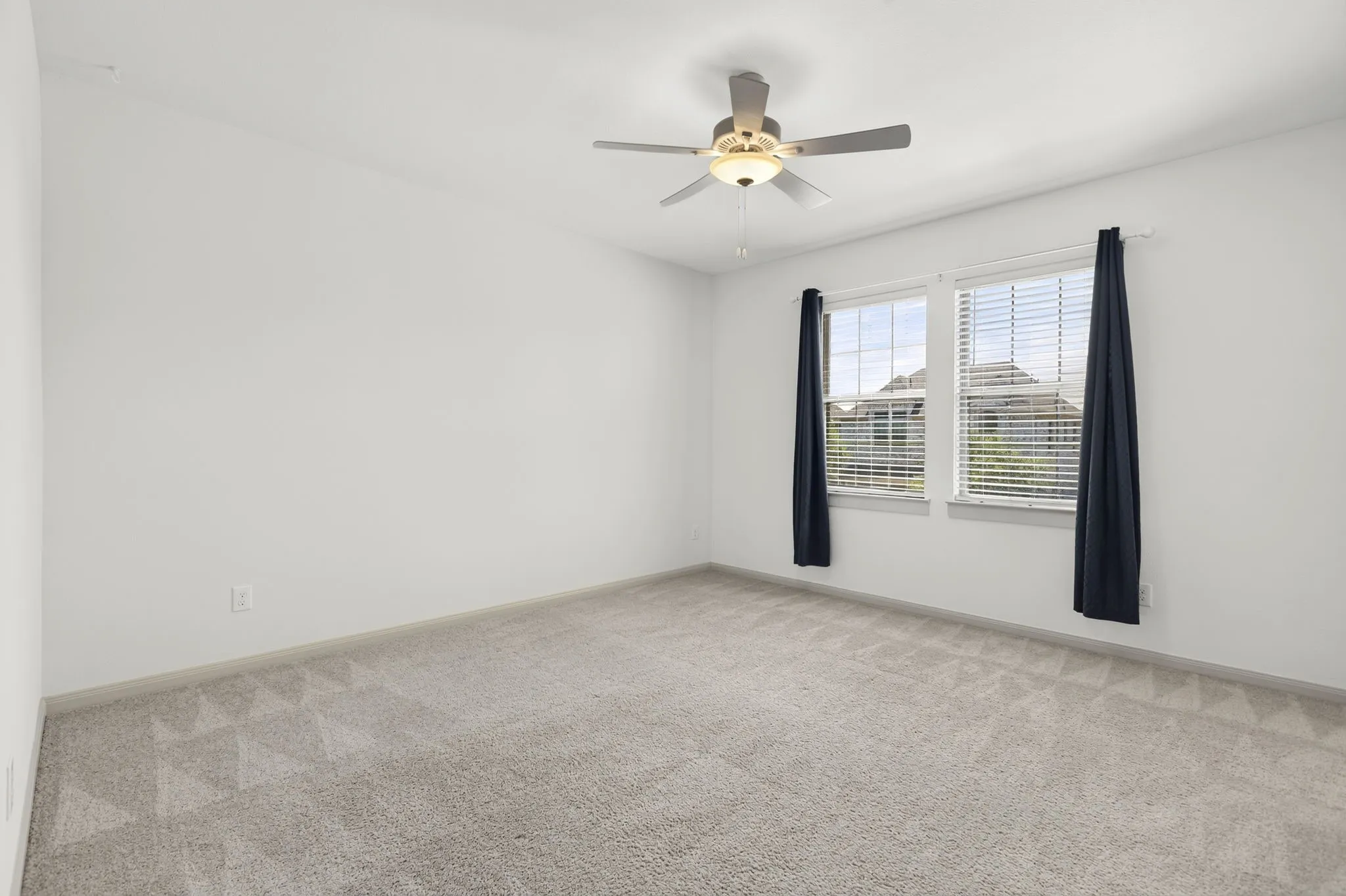 Single Family Residence For Sale in Collin County , 5817 Liberty Hill Drive, Mc Kinney, Texas 75070, 3 Bedroom, 3 Bathroom, 2 Garage spaces, 2,516 Sqft, built in 2019, mls#21405665, Real Estate Agent in Mc Kinney, Homes For Sale in Collin county, Homes For Sale in Mc Kinney, Realtor in Mc Kinney Texas, Real Estate Brokerage Independent Realty Texas, Luminita Cordes Realtor
