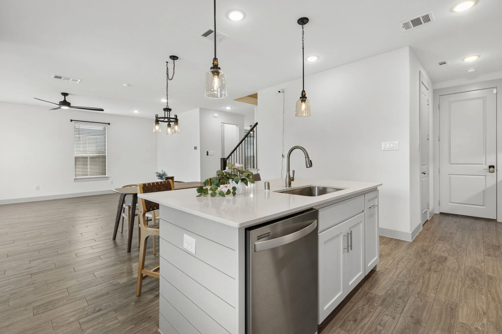 Single Family Residence For Sale in Collin County , 5817 Liberty Hill Drive, Mc Kinney, Texas 75070, 3 Bedroom, 3 Bathroom, 2 Garage spaces, 2,516 Sqft, built in 2019, mls#21405665, Real Estate Agent in Mc Kinney, Homes For Sale in Collin county, Homes For Sale in Mc Kinney, Realtor in Mc Kinney Texas, Real Estate Brokerage Independent Realty Texas, Luminita Cordes Realtor