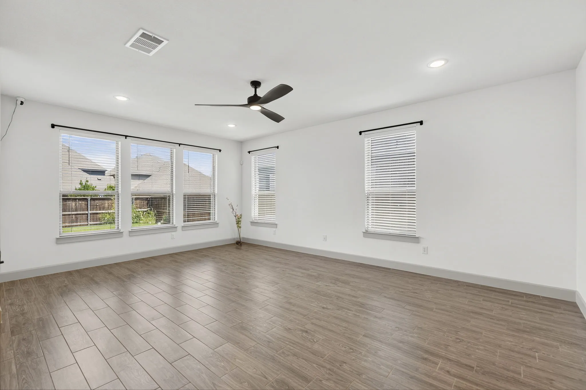 Single Family Residence For Sale in Collin County , 5817 Liberty Hill Drive, Mc Kinney, Texas 75070, 3 Bedroom, 3 Bathroom, 2 Garage spaces, 2,516 Sqft, built in 2019, mls#21405665, Real Estate Agent in Mc Kinney, Homes For Sale in Collin county, Homes For Sale in Mc Kinney, Realtor in Mc Kinney Texas, Real Estate Brokerage Independent Realty Texas, Luminita Cordes Realtor