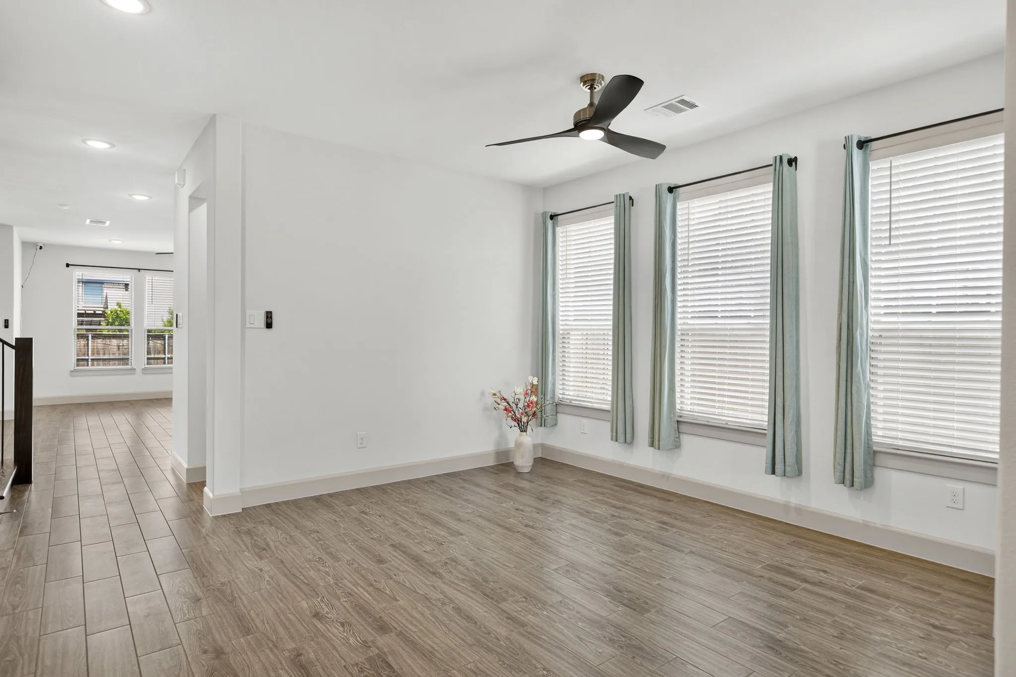 Single Family Residence For Sale in Collin County , 5817 Liberty Hill Drive, Mc Kinney, Texas 75070, 3 Bedroom, 3 Bathroom, 2 Garage spaces, 2,516 Sqft, built in 2019, mls#21405665, Real Estate Agent in Mc Kinney, Homes For Sale in Collin county, Homes For Sale in Mc Kinney, Realtor in Mc Kinney Texas, Real Estate Brokerage Independent Realty Texas, Luminita Cordes Realtor