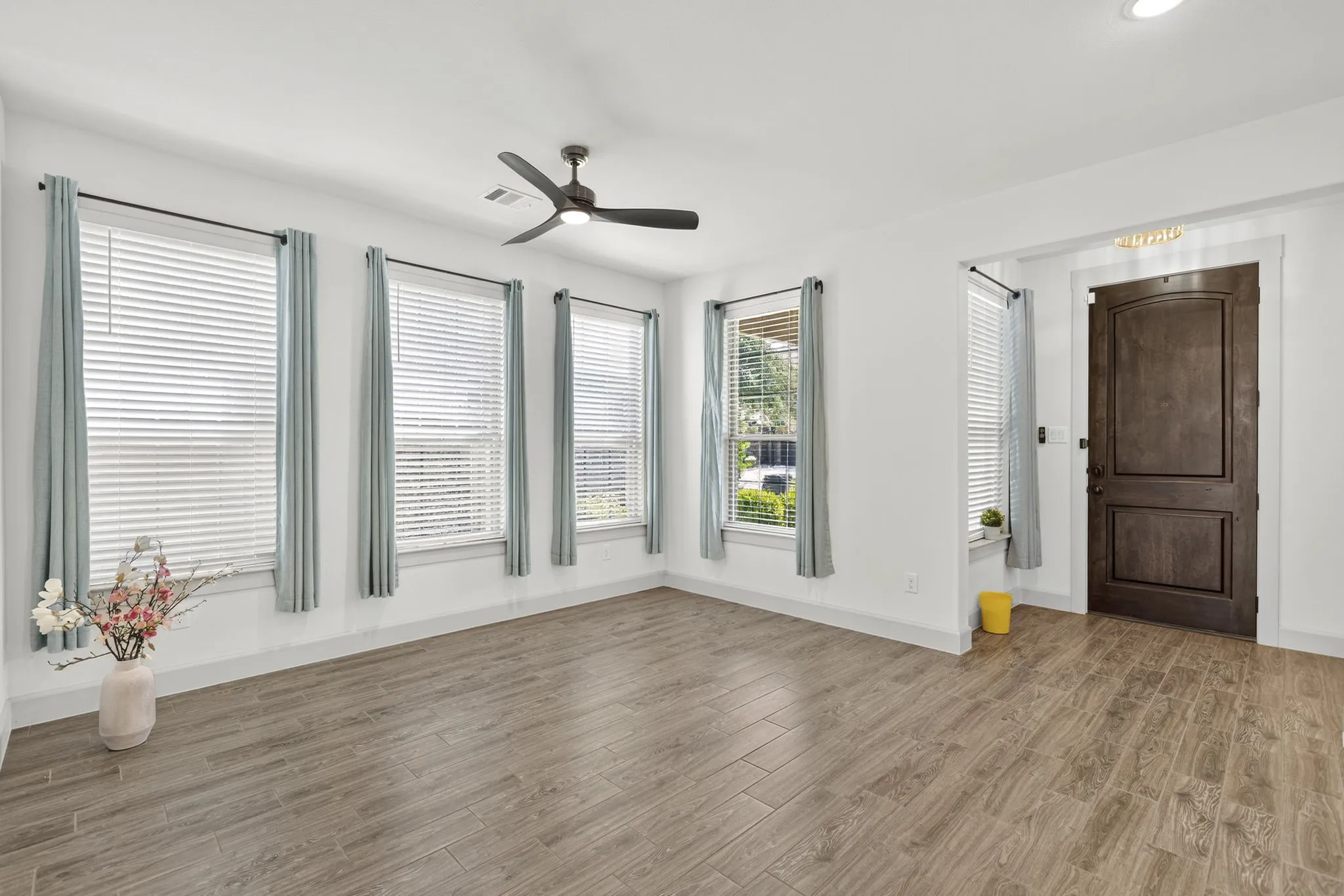 Single Family Residence For Sale in Collin County , 5817 Liberty Hill Drive, Mc Kinney, Texas 75070, 3 Bedroom, 3 Bathroom, 2 Garage spaces, 2,516 Sqft, built in 2019, mls#21405665, Real Estate Agent in Mc Kinney, Homes For Sale in Collin county, Homes For Sale in Mc Kinney, Realtor in Mc Kinney Texas, Real Estate Brokerage Independent Realty Texas, Luminita Cordes Realtor