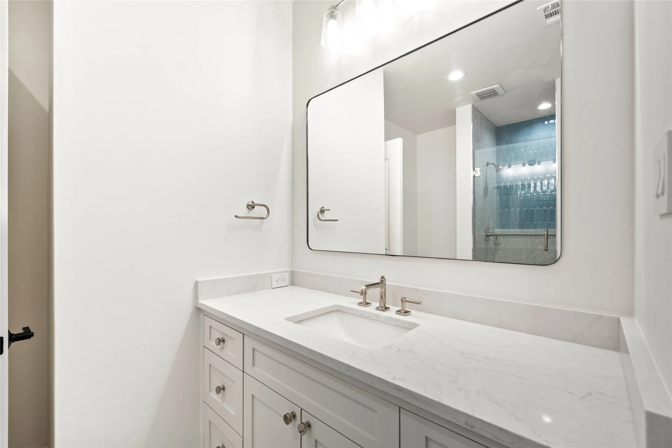 Single Family Residence For Rent in Dallas County , 8730 Rexford Drive, Dallas, Texas 75209, 5 Bedroom, 6 Bathroom, 2 Garage spaces, 4,604 Sqft, built in 2025, mls#21405299, Real Estate Agent in Dallas, Homes For Rent in Dallas county, Homes For Rent in Dallas, Realtor in Dallas Texas, Real Estate Brokerage Independent Realty Texas, Luminita Cordes Realtor