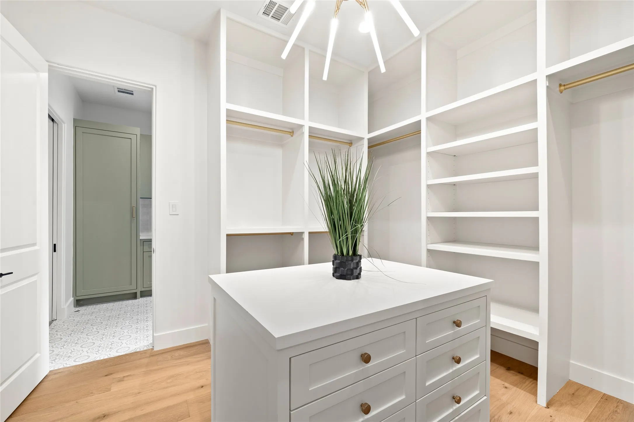 Single Family Residence For Rent in Dallas County , 8730 Rexford Drive, Dallas, Texas 75209, 5 Bedroom, 6 Bathroom, 2 Garage spaces, 4,604 Sqft, built in 2025, mls#21405299, Real Estate Agent in Dallas, Homes For Rent in Dallas county, Homes For Rent in Dallas, Realtor in Dallas Texas, Real Estate Brokerage Independent Realty Texas, Luminita Cordes Realtor