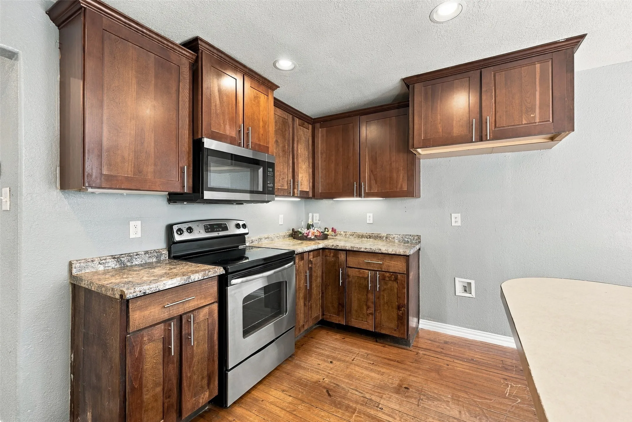 Single Family Residence For Sale in Grayson County , 2530 W Elm Street, Denison, Texas 75020, 3 Bedroom, 2 Bathroom, Garage spaces, 1,206 Sqft, built in 1940, mls#21400245, Real Estate Agent in Denison, Homes For Sale in Grayson county, Homes For Sale in Denison, Realtor in Denison Texas, Real Estate Brokerage Independent Realty Texas, Luminita Cordes Realtor