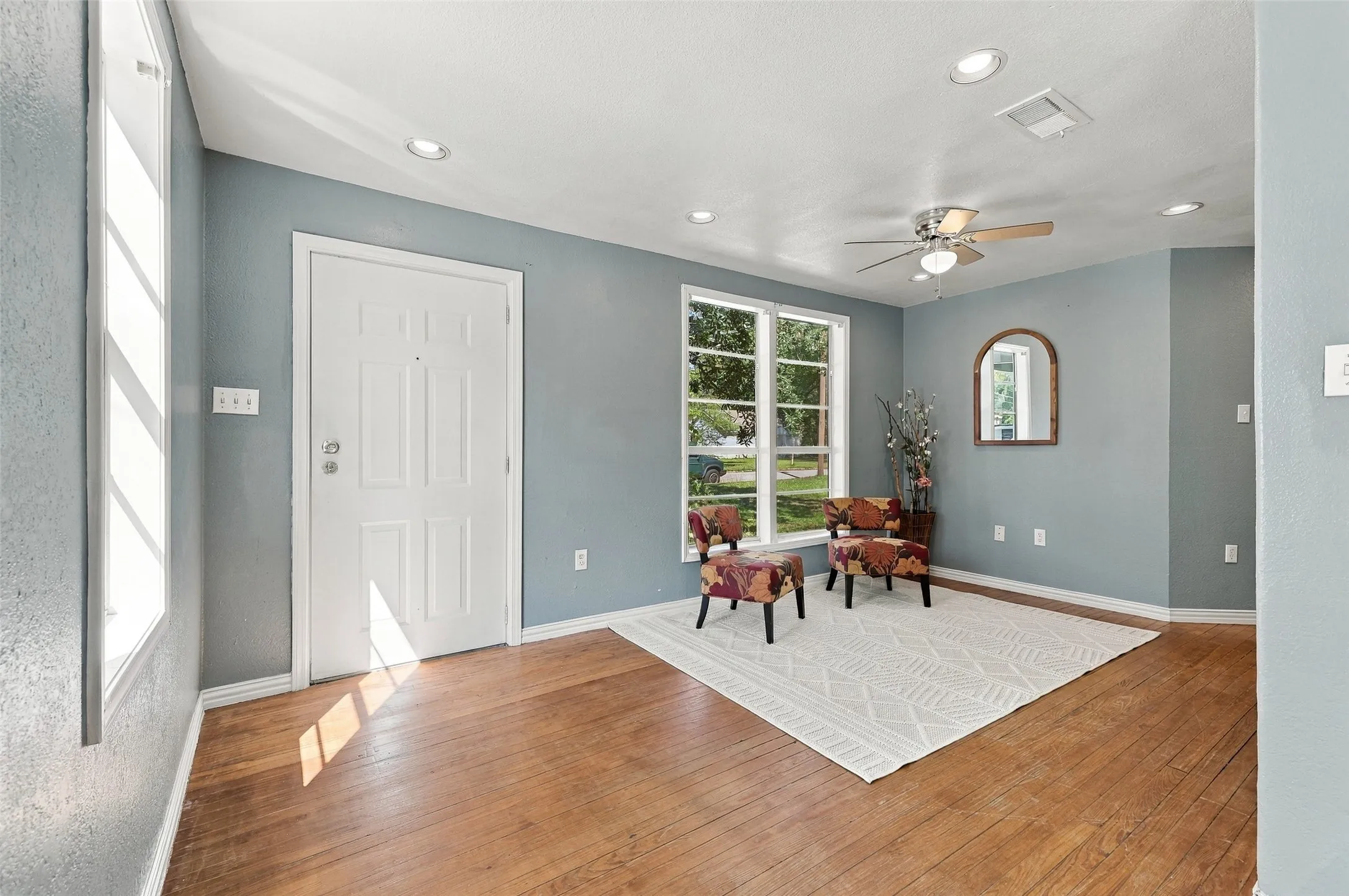 Single Family Residence For Sale in Grayson County , 2530 W Elm Street, Denison, Texas 75020, 3 Bedroom, 2 Bathroom, Garage spaces, 1,206 Sqft, built in 1940, mls#21400245, Real Estate Agent in Denison, Homes For Sale in Grayson county, Homes For Sale in Denison, Realtor in Denison Texas, Real Estate Brokerage Independent Realty Texas, Luminita Cordes Realtor
