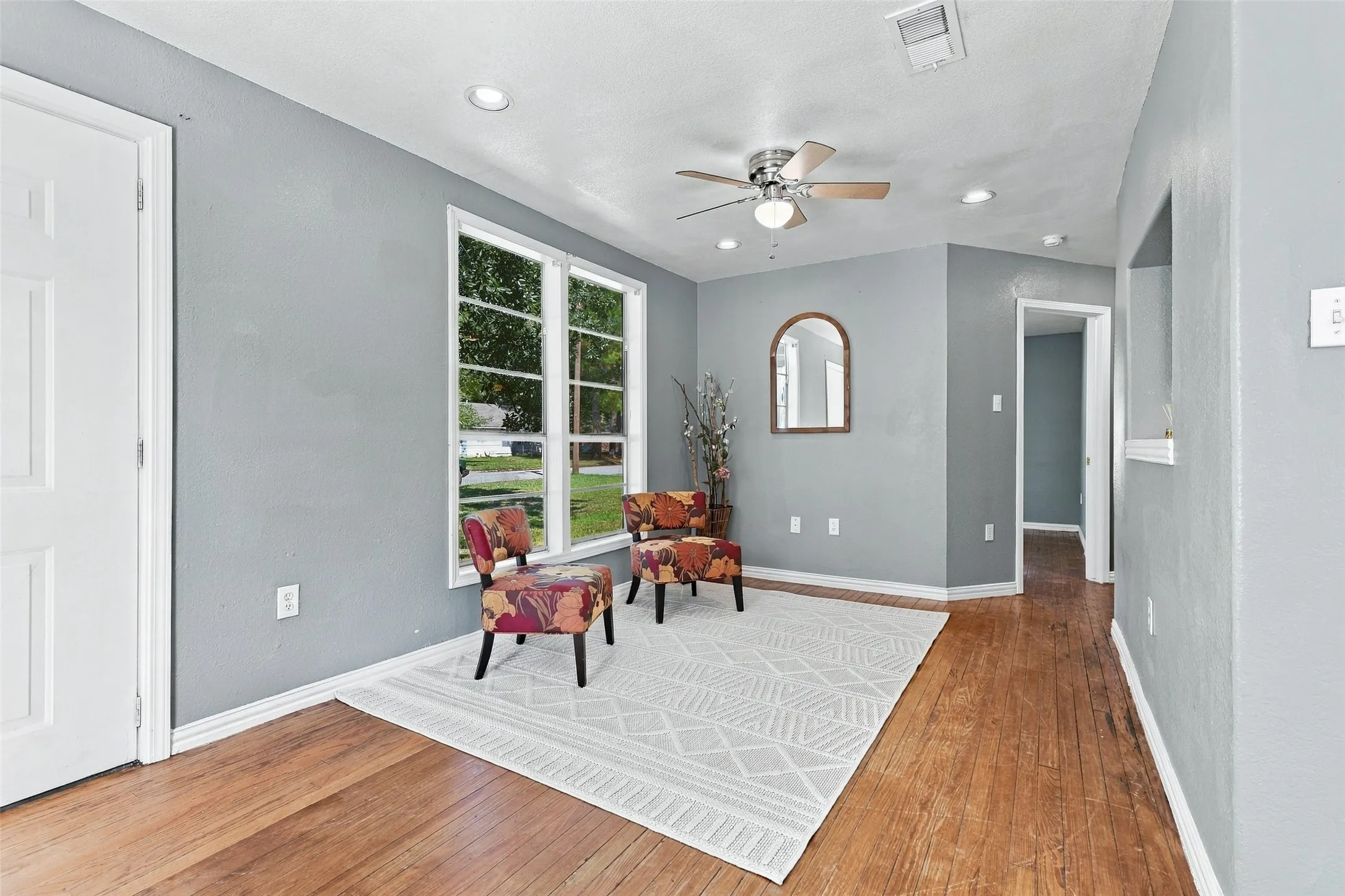 Single Family Residence For Sale in Grayson County , 2530 W Elm Street, Denison, Texas 75020, 3 Bedroom, 2 Bathroom, Garage spaces, 1,206 Sqft, built in 1940, mls#21400245, Real Estate Agent in Denison, Homes For Sale in Grayson county, Homes For Sale in Denison, Realtor in Denison Texas, Real Estate Brokerage Independent Realty Texas, Luminita Cordes Realtor
