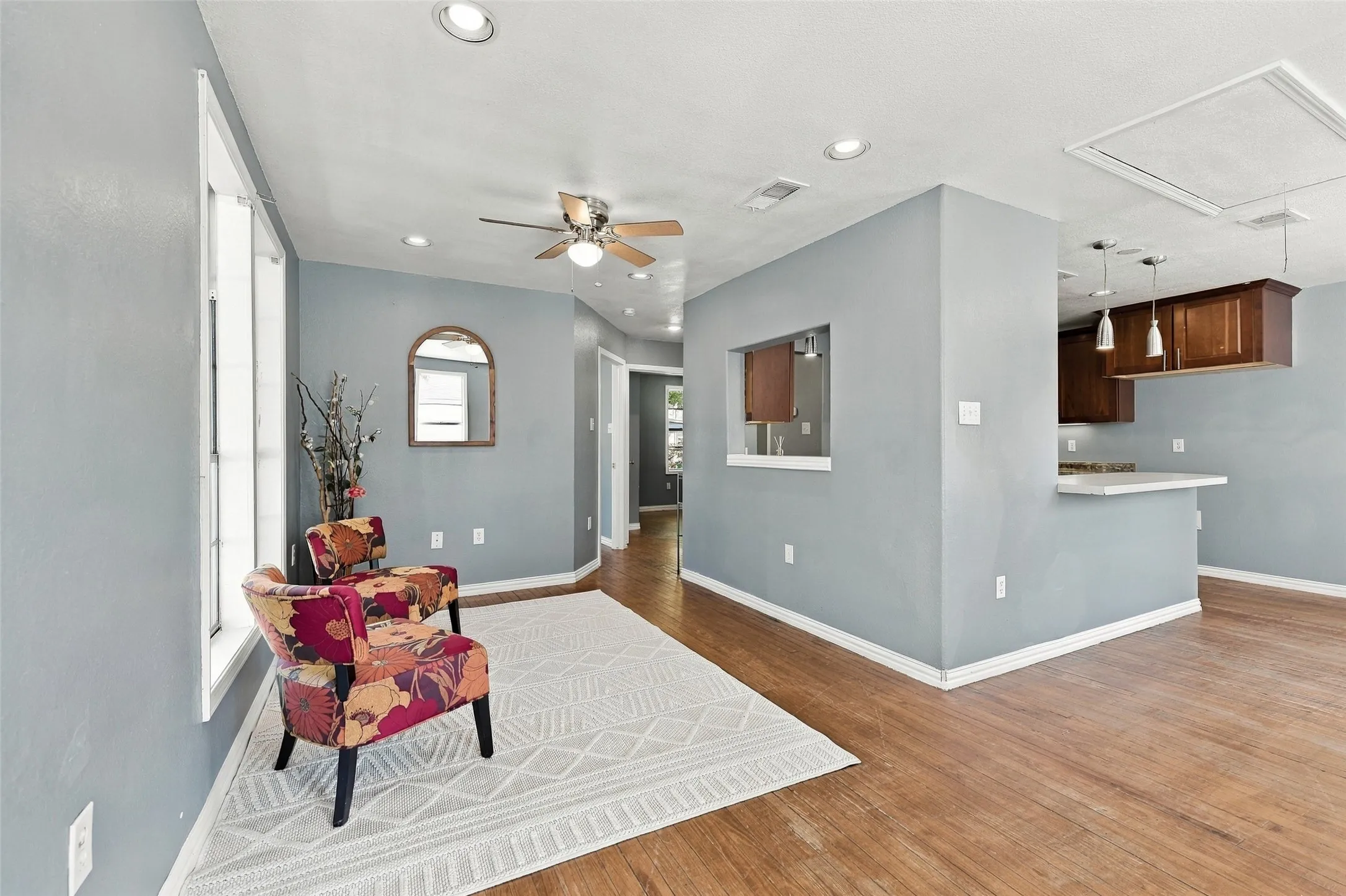 Single Family Residence For Sale in Grayson County , 2530 W Elm Street, Denison, Texas 75020, 3 Bedroom, 2 Bathroom, Garage spaces, 1,206 Sqft, built in 1940, mls#21400245, Real Estate Agent in Denison, Homes For Sale in Grayson county, Homes For Sale in Denison, Realtor in Denison Texas, Real Estate Brokerage Independent Realty Texas, Luminita Cordes Realtor