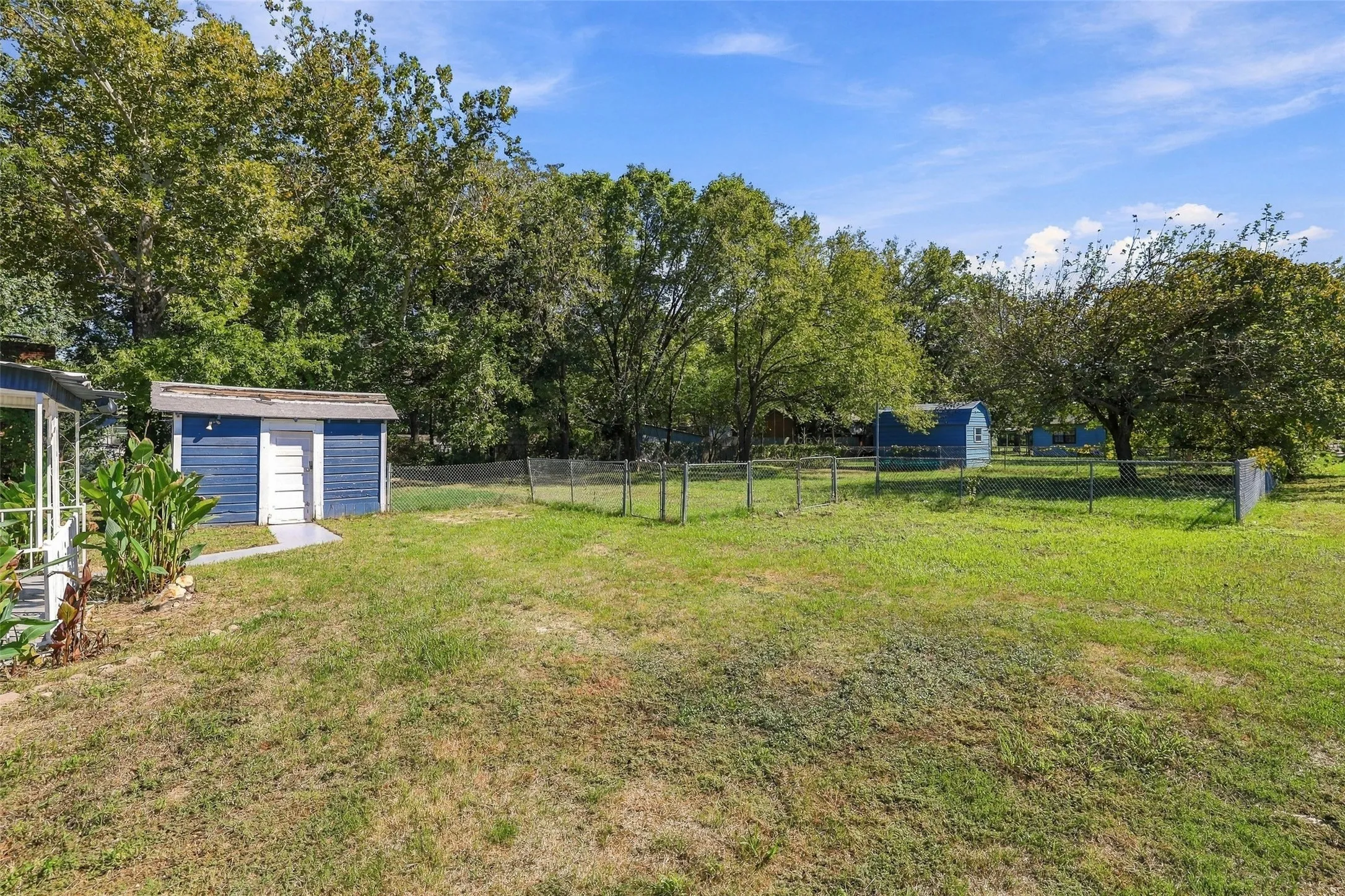 Single Family Residence For Sale in Grayson County , 2530 W Elm Street, Denison, Texas 75020, 3 Bedroom, 2 Bathroom, Garage spaces, 1,206 Sqft, built in 1940, mls#21400245, Real Estate Agent in Denison, Homes For Sale in Grayson county, Homes For Sale in Denison, Realtor in Denison Texas, Real Estate Brokerage Independent Realty Texas, Luminita Cordes Realtor