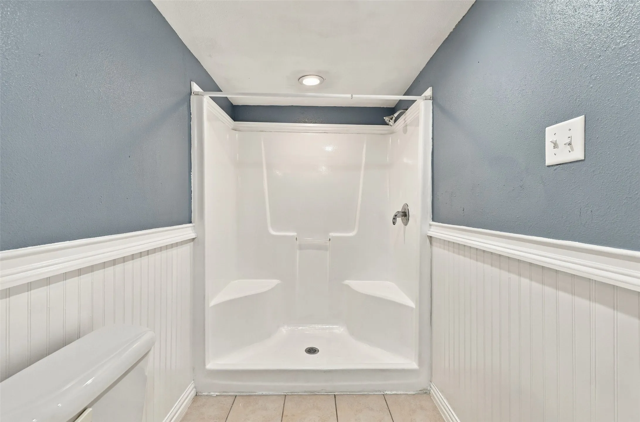 Single Family Residence For Sale in Grayson County , 2530 W Elm Street, Denison, Texas 75020, 3 Bedroom, 2 Bathroom, Garage spaces, 1,206 Sqft, built in 1940, mls#21400245, Real Estate Agent in Denison, Homes For Sale in Grayson county, Homes For Sale in Denison, Realtor in Denison Texas, Real Estate Brokerage Independent Realty Texas, Luminita Cordes Realtor