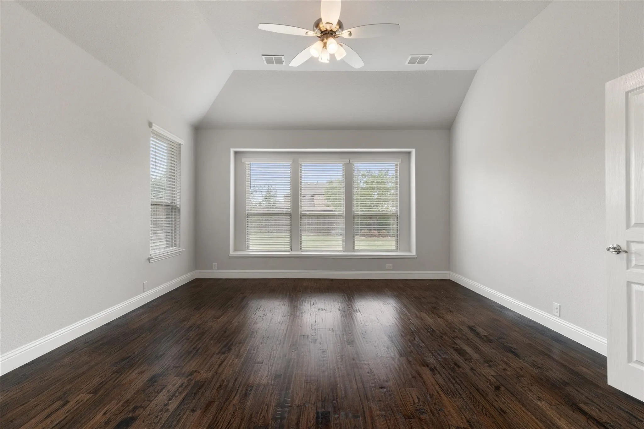 Single Family Residence For Sale in Collin County , 1310 Divine Rose Way, Wylie, Texas 75098, 5 Bedroom, 3 Bathroom, 2 Garage spaces, 3,424 Sqft, built in 2019, mls#21405667, Real Estate Agent in Wylie, Homes For Sale in Collin county, Homes For Sale in Wylie, Realtor in Wylie Texas, Real Estate Brokerage Independent Realty Texas, Luminita Cordes Realtor