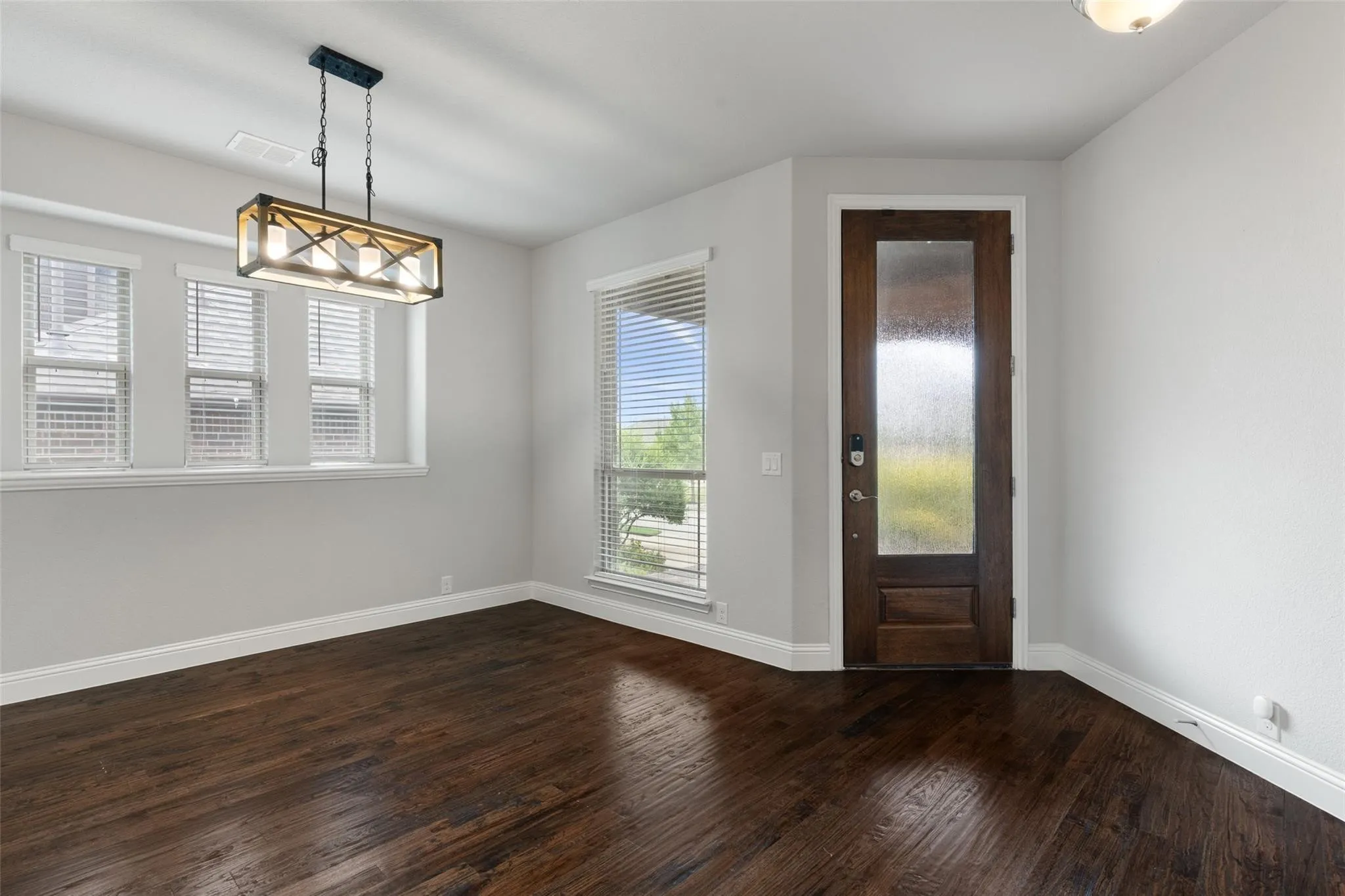 Single Family Residence For Sale in Collin County , 1310 Divine Rose Way, Wylie, Texas 75098, 5 Bedroom, 3 Bathroom, 2 Garage spaces, 3,424 Sqft, built in 2019, mls#21405667, Real Estate Agent in Wylie, Homes For Sale in Collin county, Homes For Sale in Wylie, Realtor in Wylie Texas, Real Estate Brokerage Independent Realty Texas, Luminita Cordes Realtor