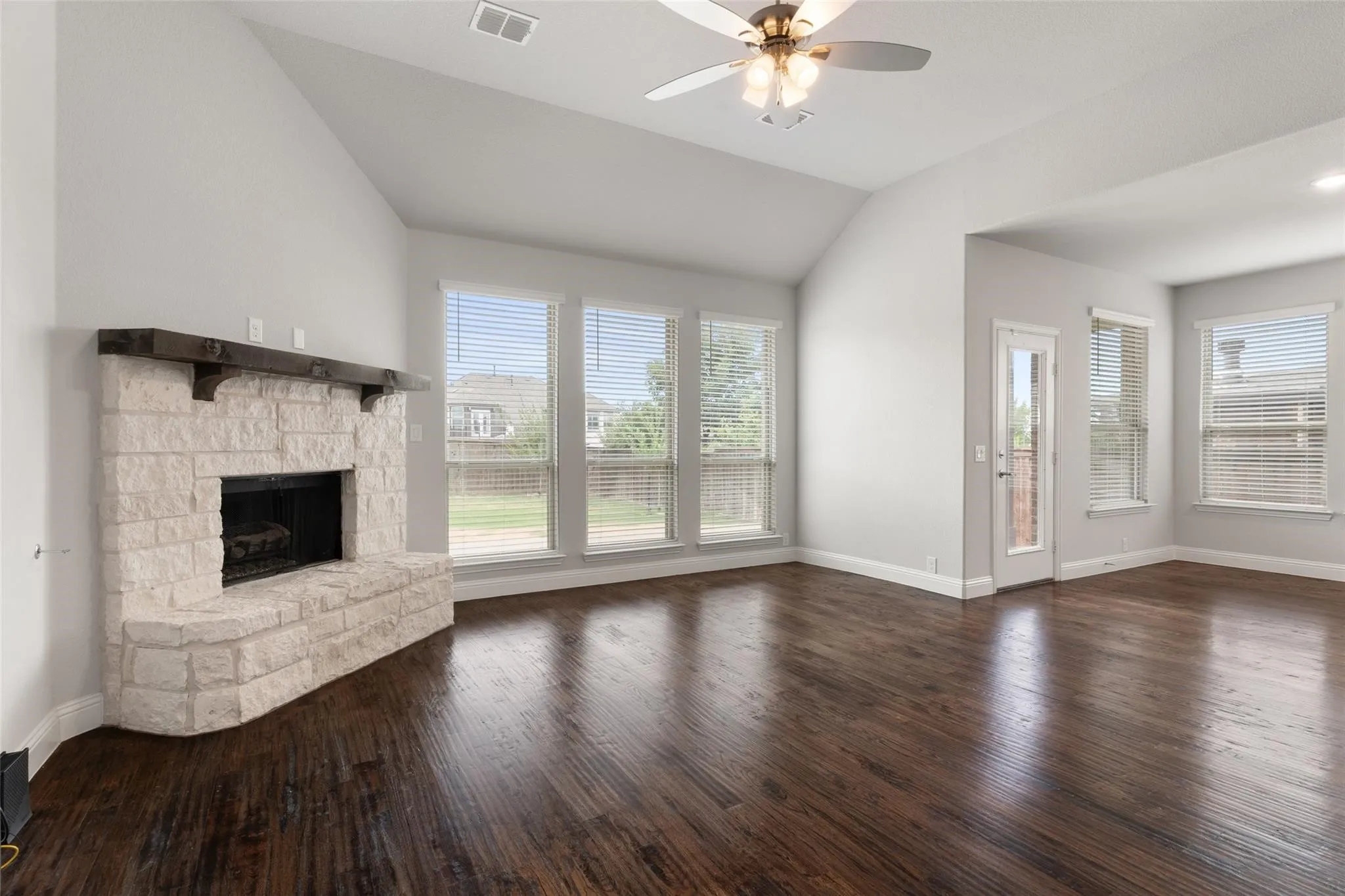 Single Family Residence For Sale in Collin County , 1310 Divine Rose Way, Wylie, Texas 75098, 5 Bedroom, 3 Bathroom, 2 Garage spaces, 3,424 Sqft, built in 2019, mls#21405667, Real Estate Agent in Wylie, Homes For Sale in Collin county, Homes For Sale in Wylie, Realtor in Wylie Texas, Real Estate Brokerage Independent Realty Texas, Luminita Cordes Realtor