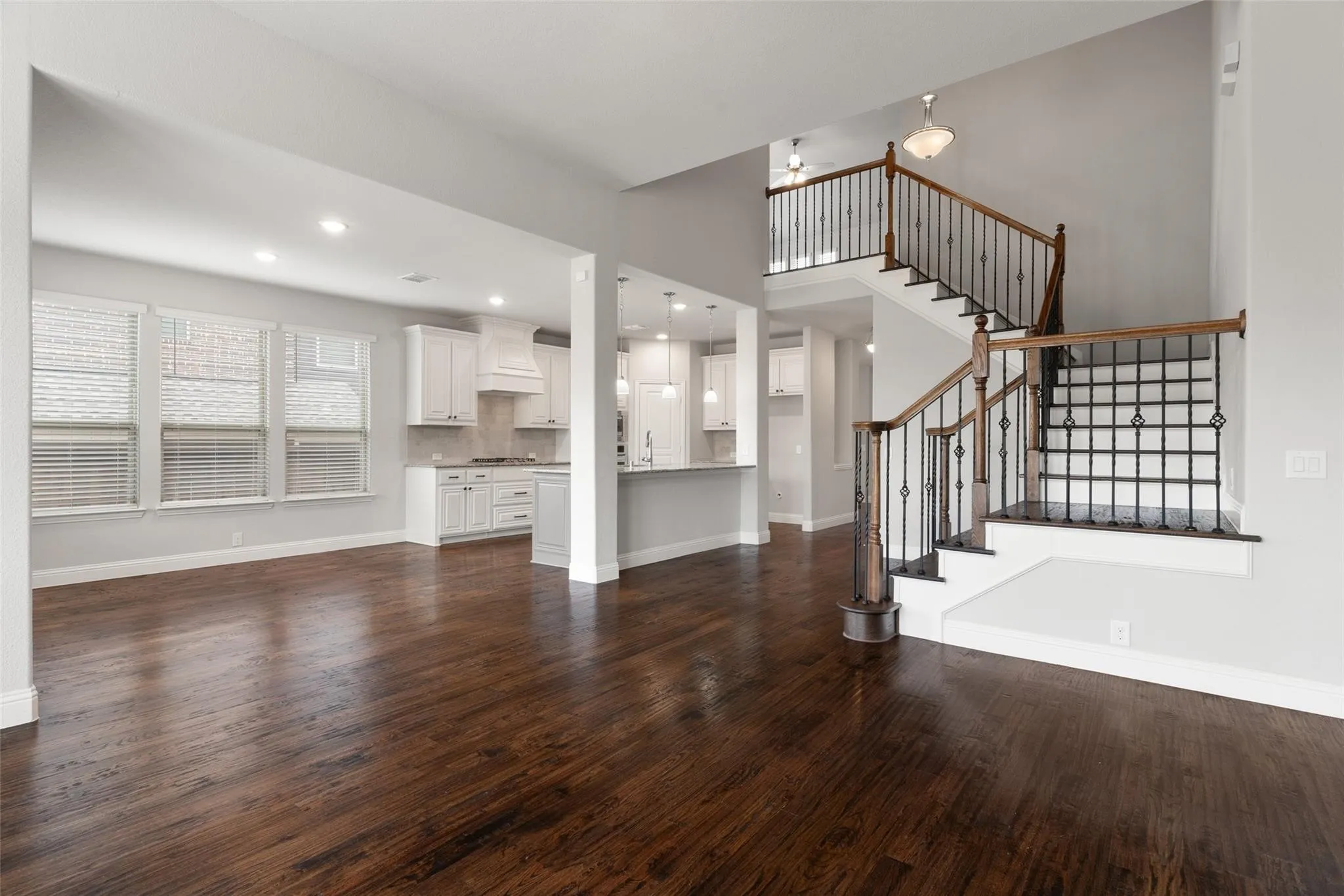 Single Family Residence For Sale in Collin County , 1310 Divine Rose Way, Wylie, Texas 75098, 5 Bedroom, 3 Bathroom, 2 Garage spaces, 3,424 Sqft, built in 2019, mls#21405667, Real Estate Agent in Wylie, Homes For Sale in Collin county, Homes For Sale in Wylie, Realtor in Wylie Texas, Real Estate Brokerage Independent Realty Texas, Luminita Cordes Realtor