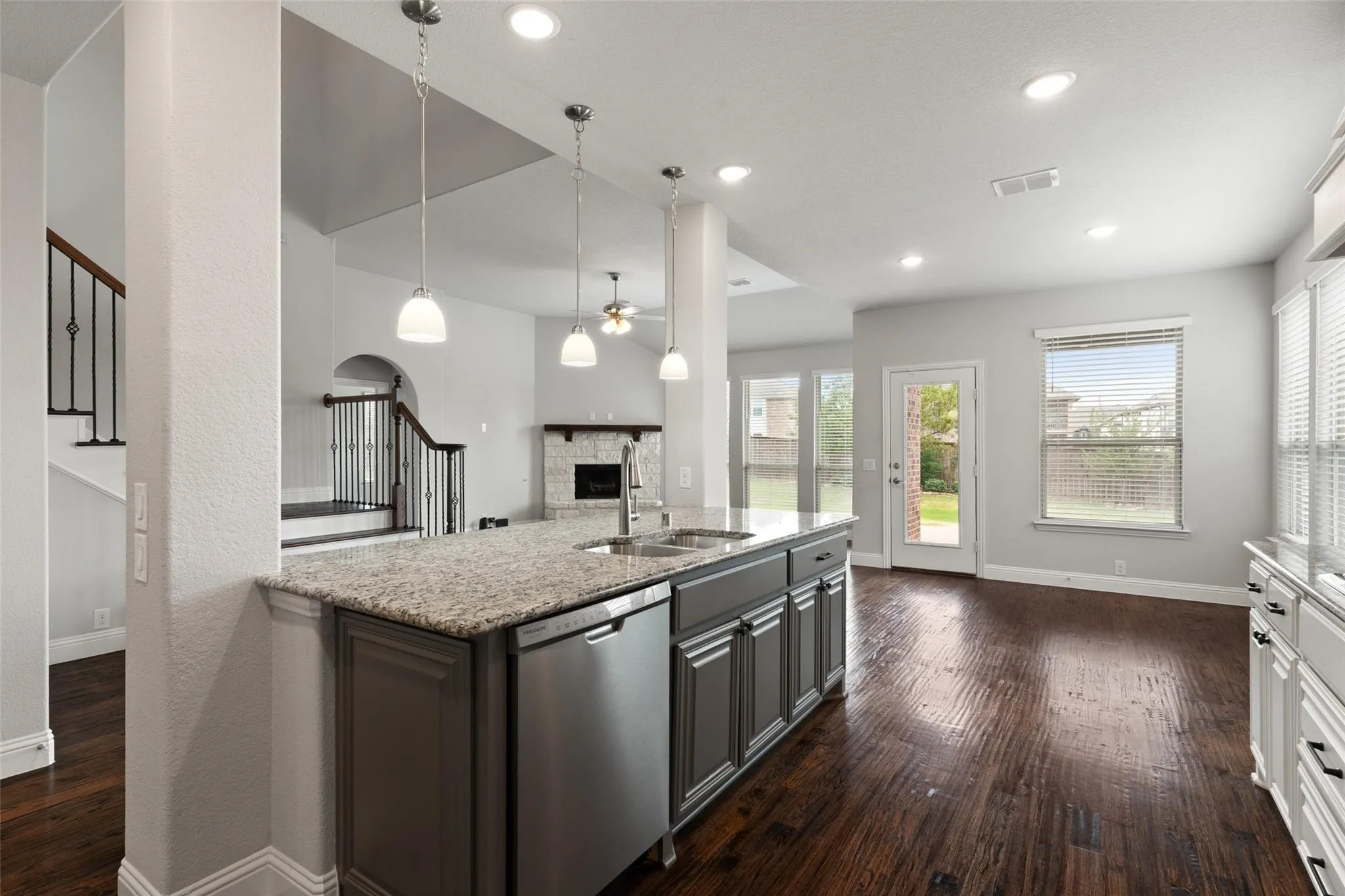 Single Family Residence For Sale in Collin County , 1310 Divine Rose Way, Wylie, Texas 75098, 5 Bedroom, 3 Bathroom, 2 Garage spaces, 3,424 Sqft, built in 2019, mls#21405667, Real Estate Agent in Wylie, Homes For Sale in Collin county, Homes For Sale in Wylie, Realtor in Wylie Texas, Real Estate Brokerage Independent Realty Texas, Luminita Cordes Realtor