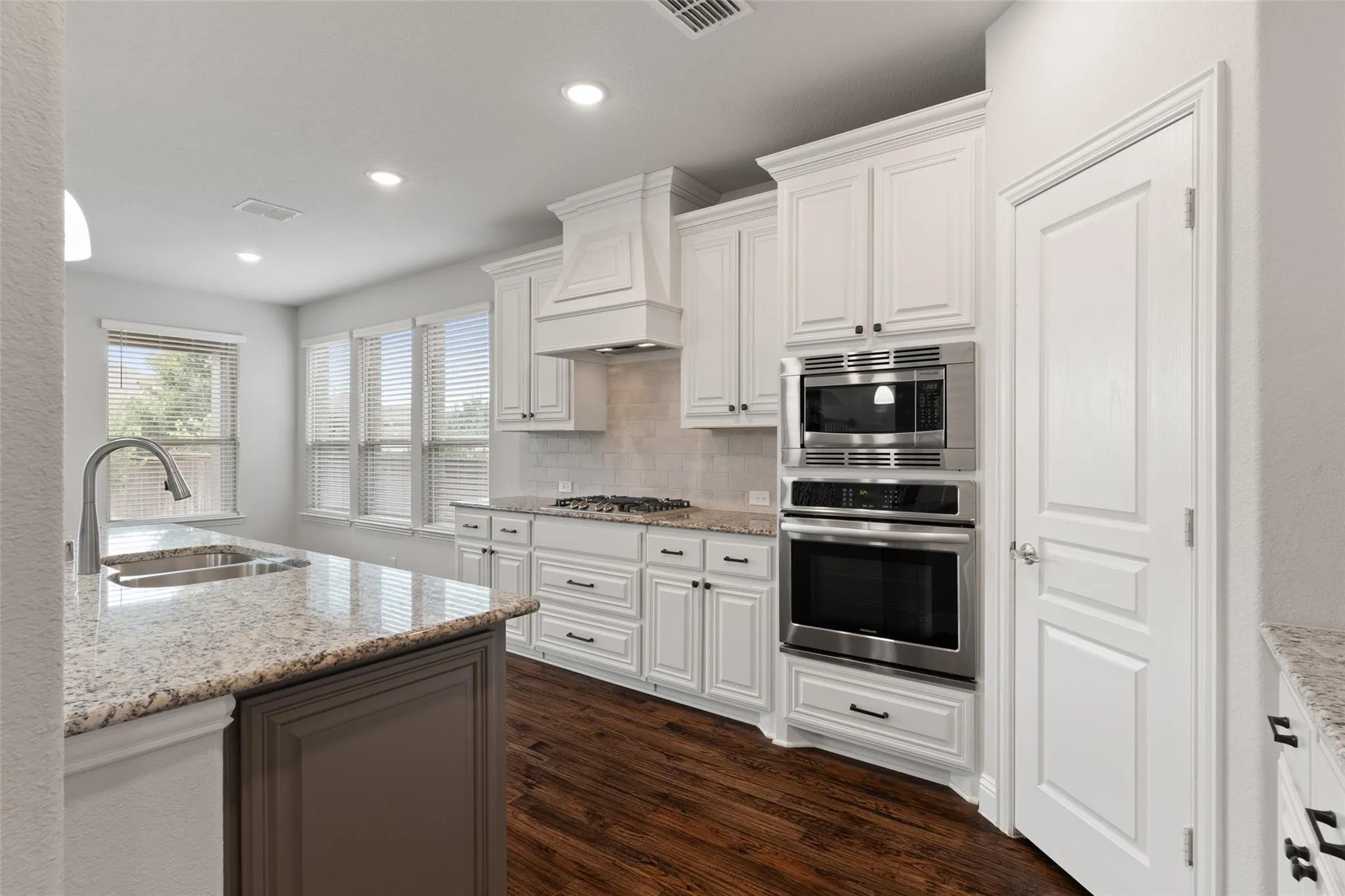 Single Family Residence For Sale in Collin County , 1310 Divine Rose Way, Wylie, Texas 75098, 5 Bedroom, 3 Bathroom, 2 Garage spaces, 3,424 Sqft, built in 2019, mls#21405667, Real Estate Agent in Wylie, Homes For Sale in Collin county, Homes For Sale in Wylie, Realtor in Wylie Texas, Real Estate Brokerage Independent Realty Texas, Luminita Cordes Realtor