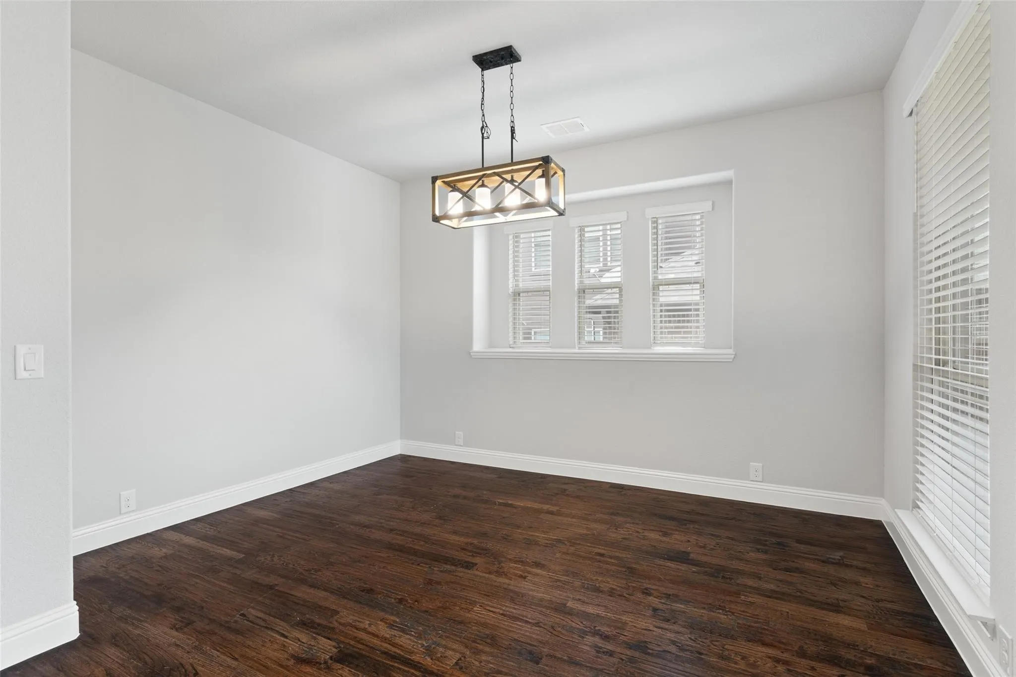 Single Family Residence For Sale in Collin County , 1310 Divine Rose Way, Wylie, Texas 75098, 5 Bedroom, 3 Bathroom, 2 Garage spaces, 3,424 Sqft, built in 2019, mls#21405667, Real Estate Agent in Wylie, Homes For Sale in Collin county, Homes For Sale in Wylie, Realtor in Wylie Texas, Real Estate Brokerage Independent Realty Texas, Luminita Cordes Realtor