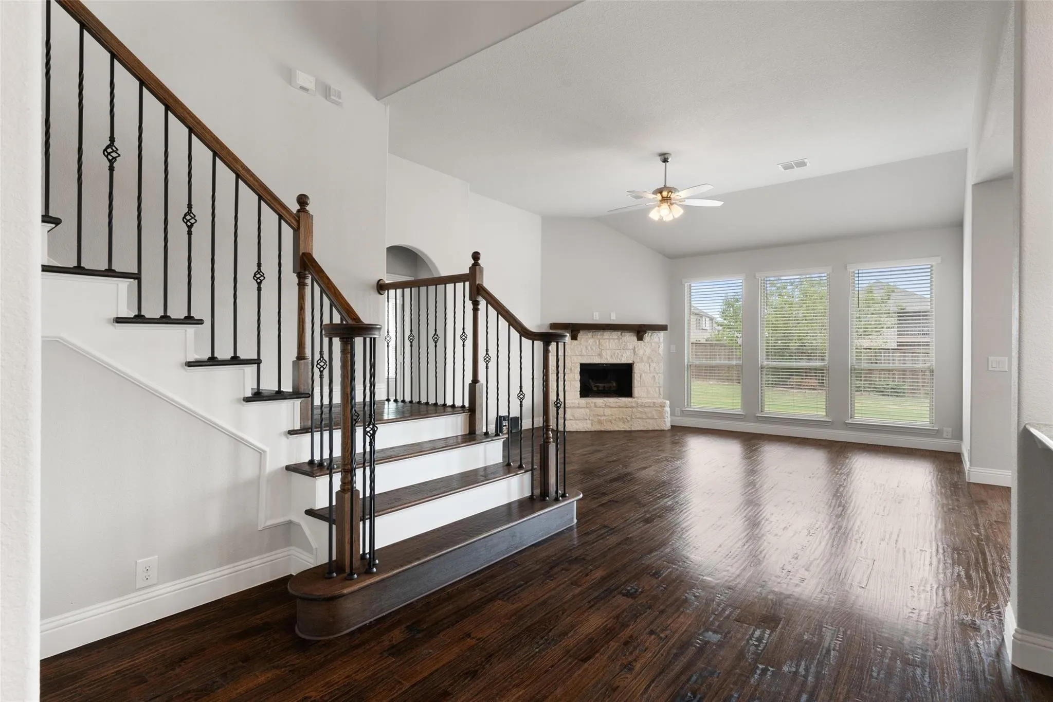 Single Family Residence For Sale in Collin County , 1310 Divine Rose Way, Wylie, Texas 75098, 5 Bedroom, 3 Bathroom, 2 Garage spaces, 3,424 Sqft, built in 2019, mls#21405667, Real Estate Agent in Wylie, Homes For Sale in Collin county, Homes For Sale in Wylie, Realtor in Wylie Texas, Real Estate Brokerage Independent Realty Texas, Luminita Cordes Realtor