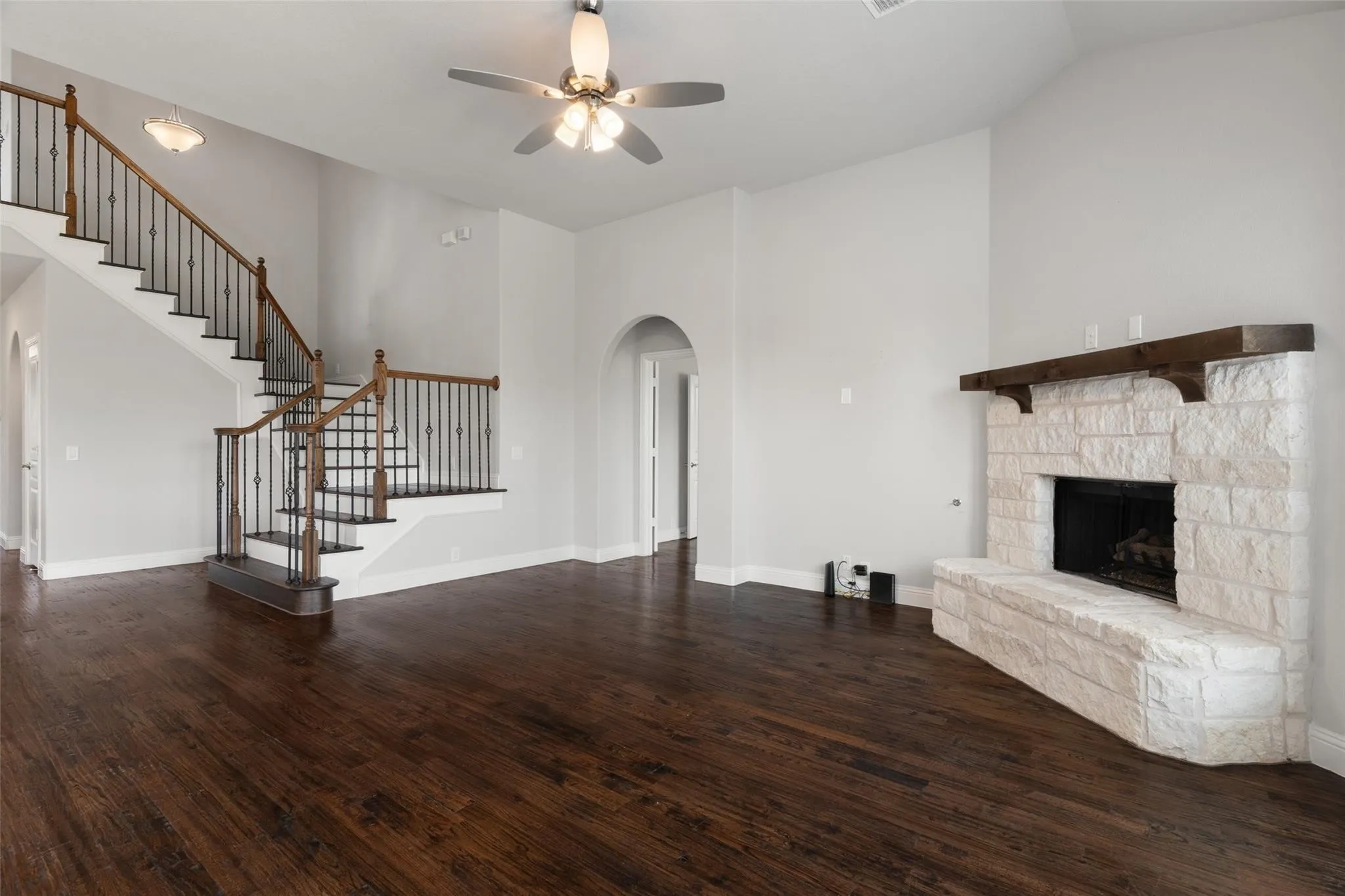 Single Family Residence For Sale in Collin County , 1310 Divine Rose Way, Wylie, Texas 75098, 5 Bedroom, 3 Bathroom, 2 Garage spaces, 3,424 Sqft, built in 2019, mls#21405667, Real Estate Agent in Wylie, Homes For Sale in Collin county, Homes For Sale in Wylie, Realtor in Wylie Texas, Real Estate Brokerage Independent Realty Texas, Luminita Cordes Realtor