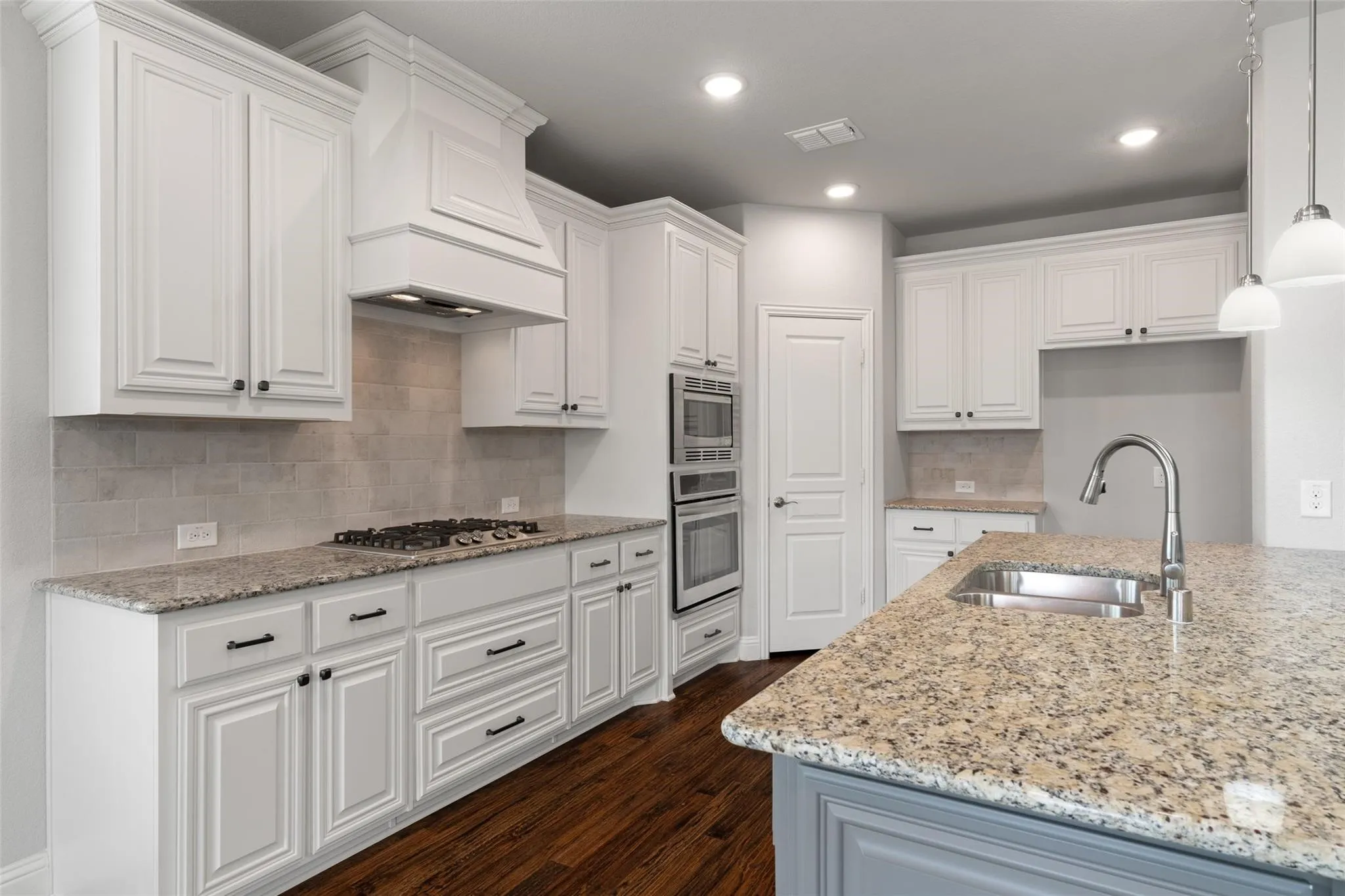 Single Family Residence For Sale in Collin County , 1310 Divine Rose Way, Wylie, Texas 75098, 5 Bedroom, 3 Bathroom, 2 Garage spaces, 3,424 Sqft, built in 2019, mls#21405667, Real Estate Agent in Wylie, Homes For Sale in Collin county, Homes For Sale in Wylie, Realtor in Wylie Texas, Real Estate Brokerage Independent Realty Texas, Luminita Cordes Realtor