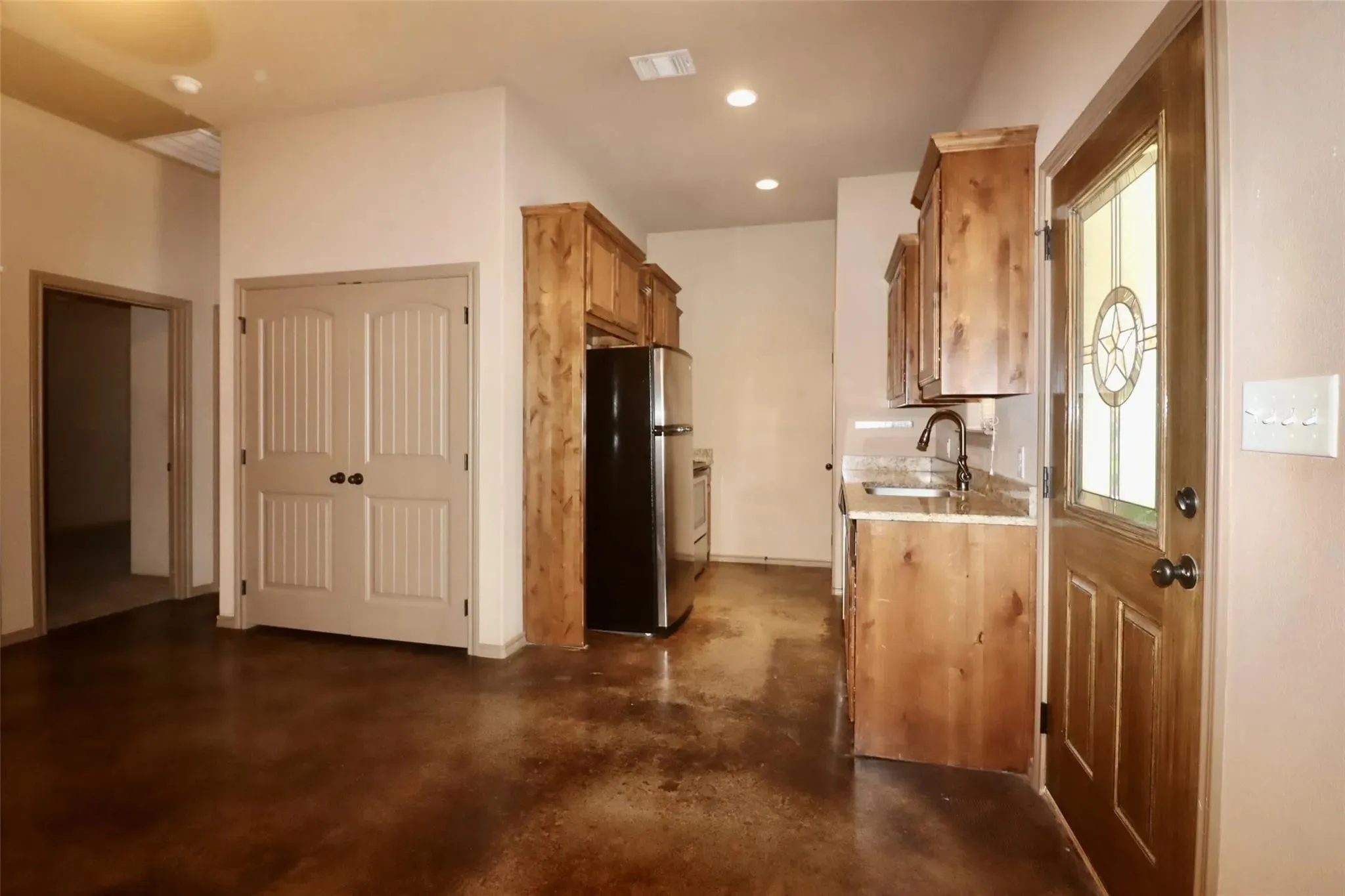 Single Family Residence For Rent in Erath County , 663 W Tarleton Street 202, Stephenville, Texas 76401, 1 Bedroom, 1 Bathroom, Garage spaces, 2,158 Sqft, built in 2013, mls#21404869, Real Estate Agent in Stephenville, Homes For Rent in Erath county, Homes For Rent in Stephenville, Realtor in Stephenville Texas, Real Estate Brokerage Independent Realty Texas, Luminita Cordes Realtor