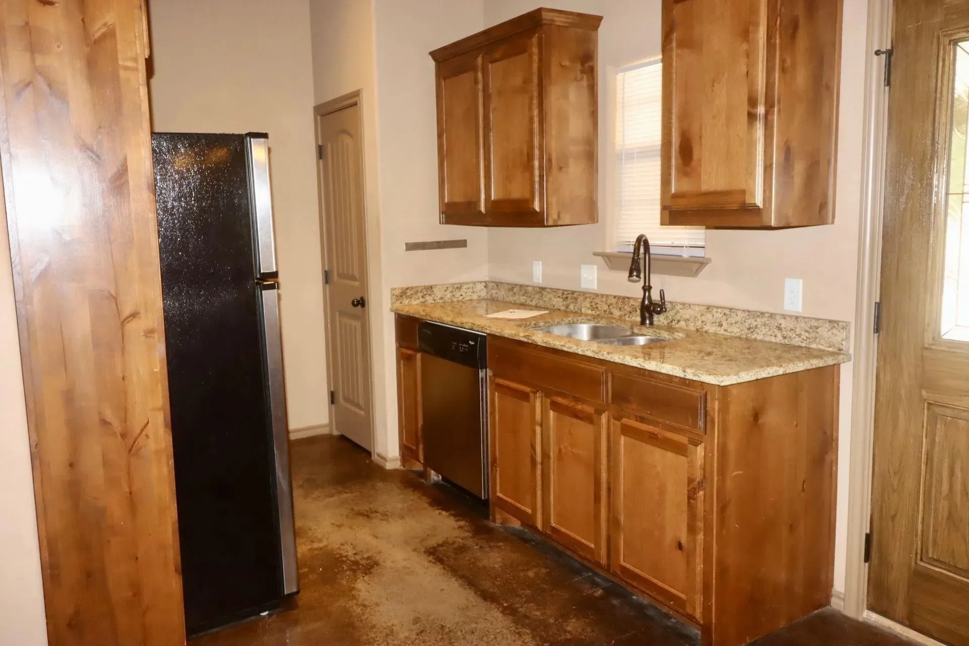 Single Family Residence For Rent in Erath County , 663 W Tarleton Street 202, Stephenville, Texas 76401, 1 Bedroom, 1 Bathroom, Garage spaces, 2,158 Sqft, built in 2013, mls#21404869, Real Estate Agent in Stephenville, Homes For Rent in Erath county, Homes For Rent in Stephenville, Realtor in Stephenville Texas, Real Estate Brokerage Independent Realty Texas, Luminita Cordes Realtor