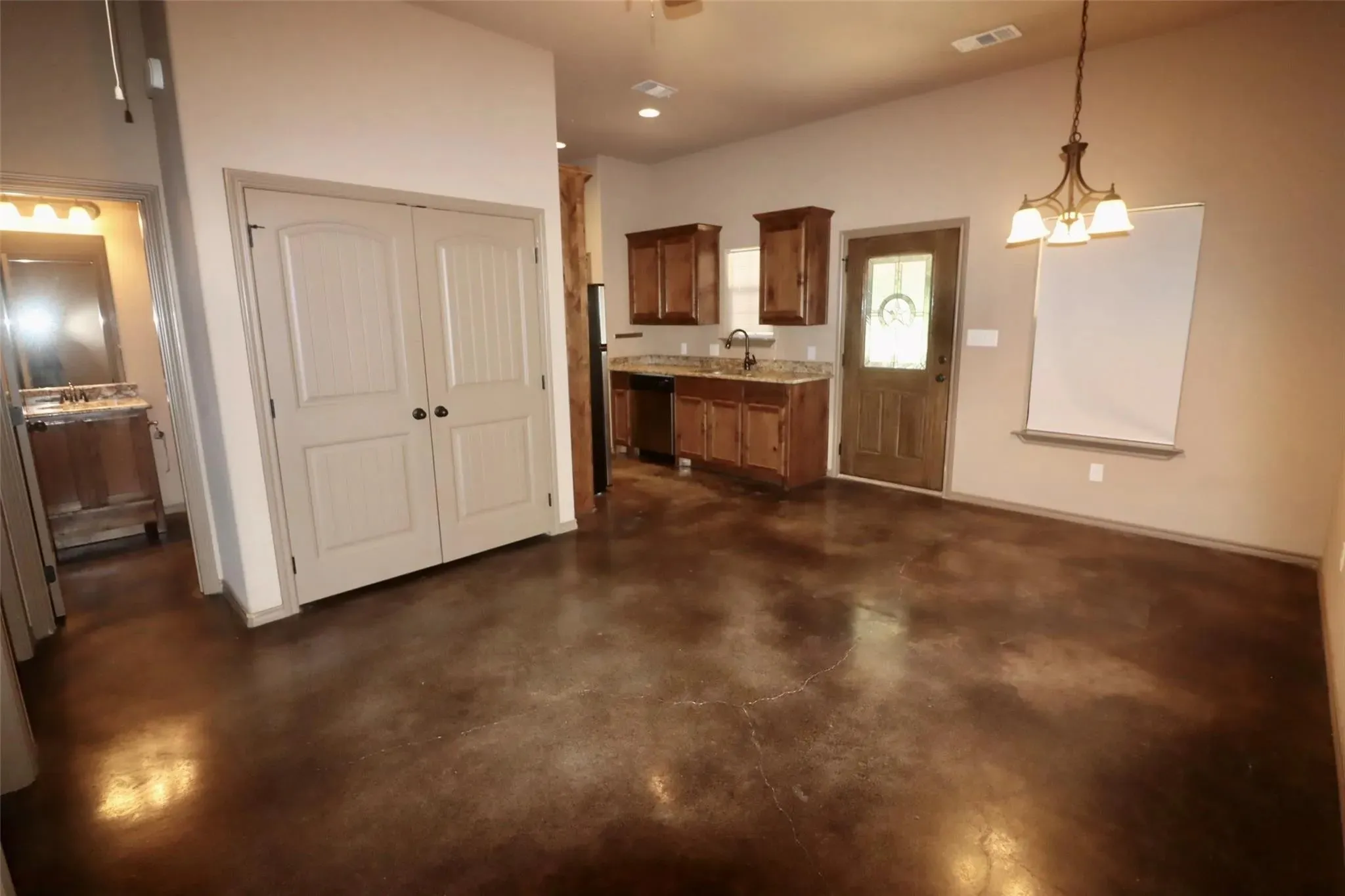 Single Family Residence For Rent in Erath County , 663 W Tarleton Street 202, Stephenville, Texas 76401, 1 Bedroom, 1 Bathroom, Garage spaces, 2,158 Sqft, built in 2013, mls#21404869, Real Estate Agent in Stephenville, Homes For Rent in Erath county, Homes For Rent in Stephenville, Realtor in Stephenville Texas, Real Estate Brokerage Independent Realty Texas, Luminita Cordes Realtor