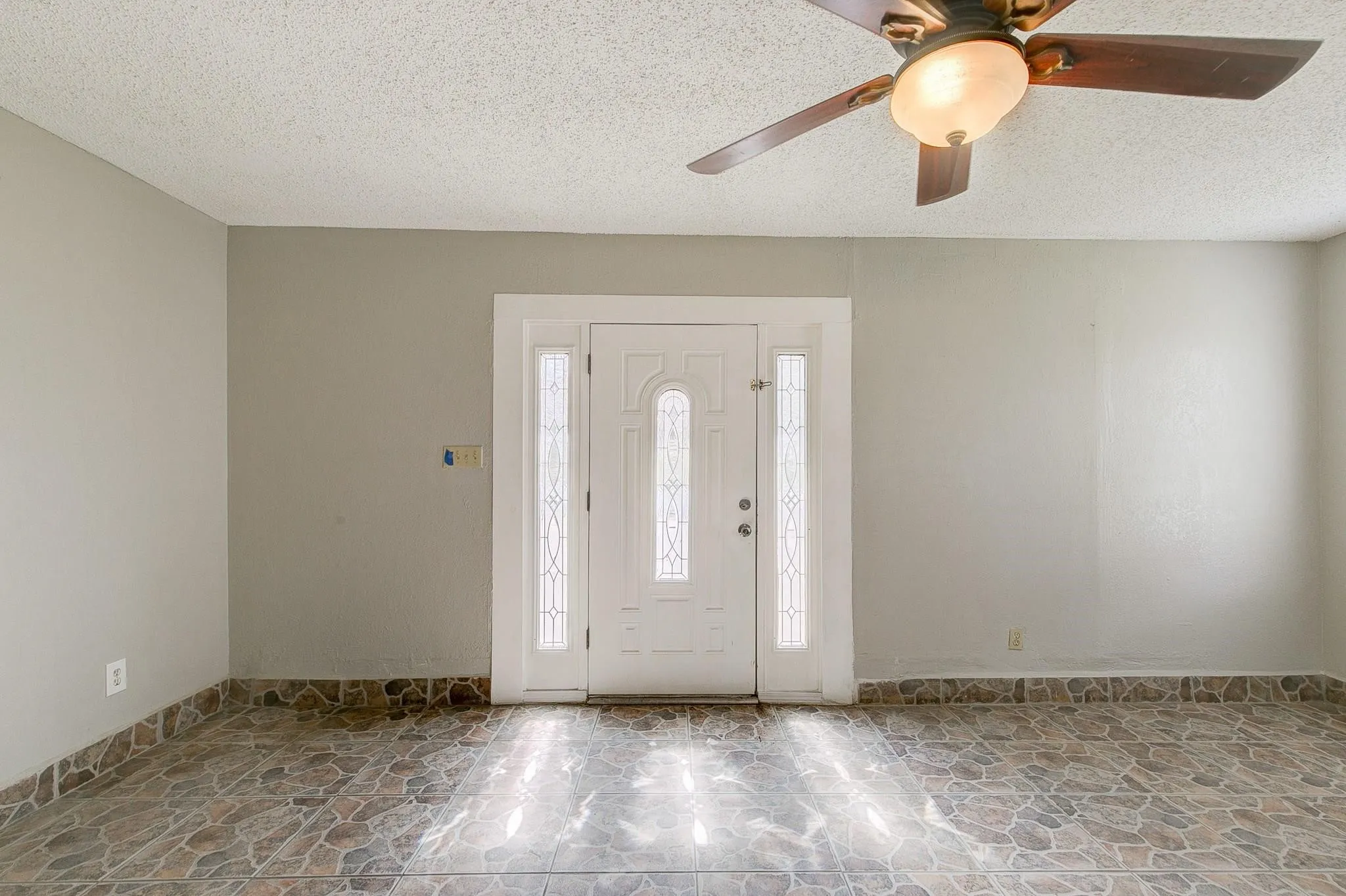 Single Family Residence For Rent in Tarrant County , 2422 Jewell Drive, Arlington, Texas 76016, 3 Bedroom, 2 Bathroom, Garage spaces, 1,536 Sqft, built in 1964, mls#21405716, Real Estate Agent in Arlington, Homes For Rent in Tarrant county, Homes For Rent in Arlington, Realtor in Arlington Texas, Real Estate Brokerage Independent Realty Texas, Luminita Cordes Realtor
