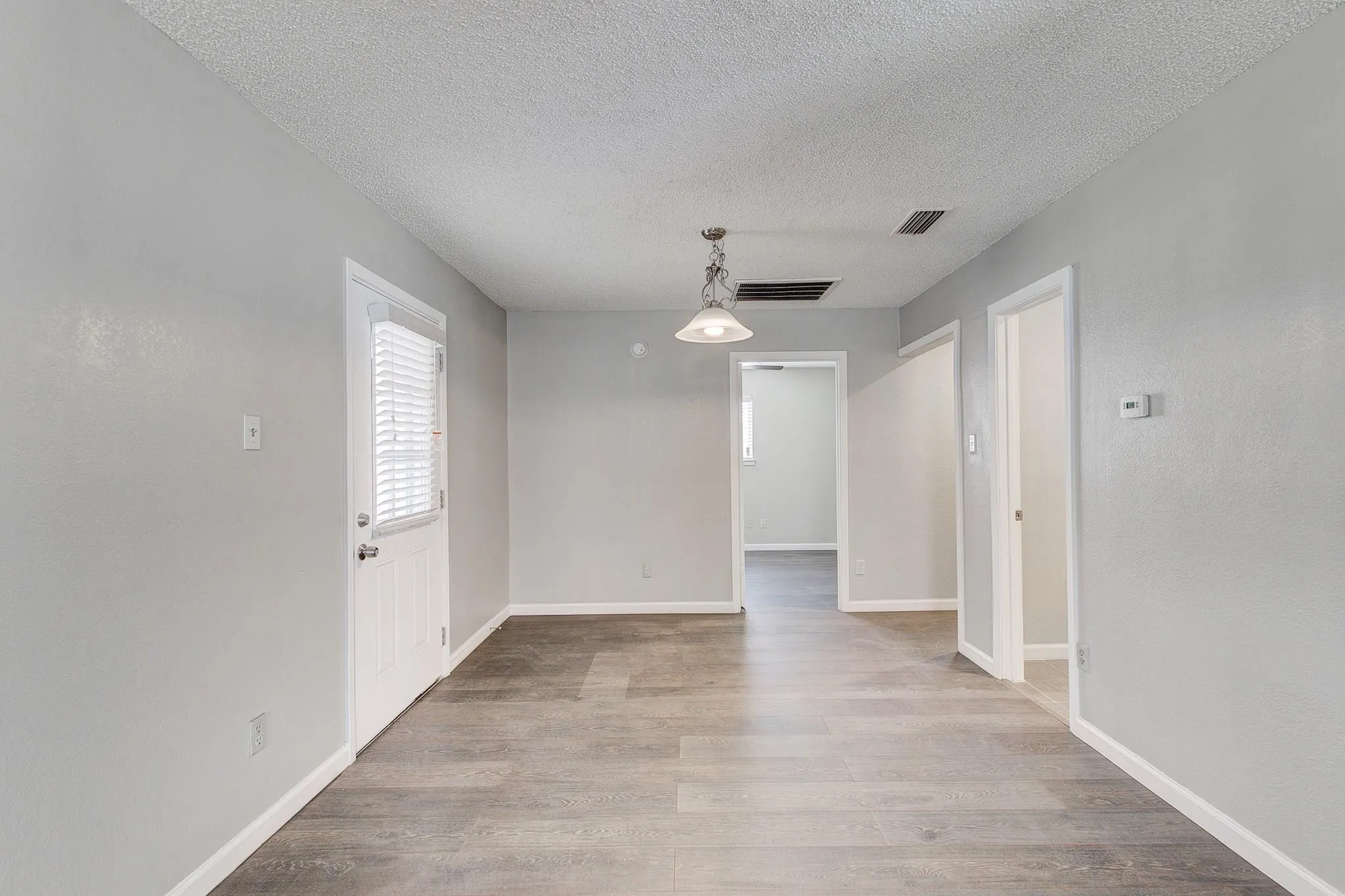 Single Family Residence For Rent in Tarrant County , 2422 Jewell Drive, Arlington, Texas 76016, 3 Bedroom, 2 Bathroom, Garage spaces, 1,536 Sqft, built in 1964, mls#21405716, Real Estate Agent in Arlington, Homes For Rent in Tarrant county, Homes For Rent in Arlington, Realtor in Arlington Texas, Real Estate Brokerage Independent Realty Texas, Luminita Cordes Realtor